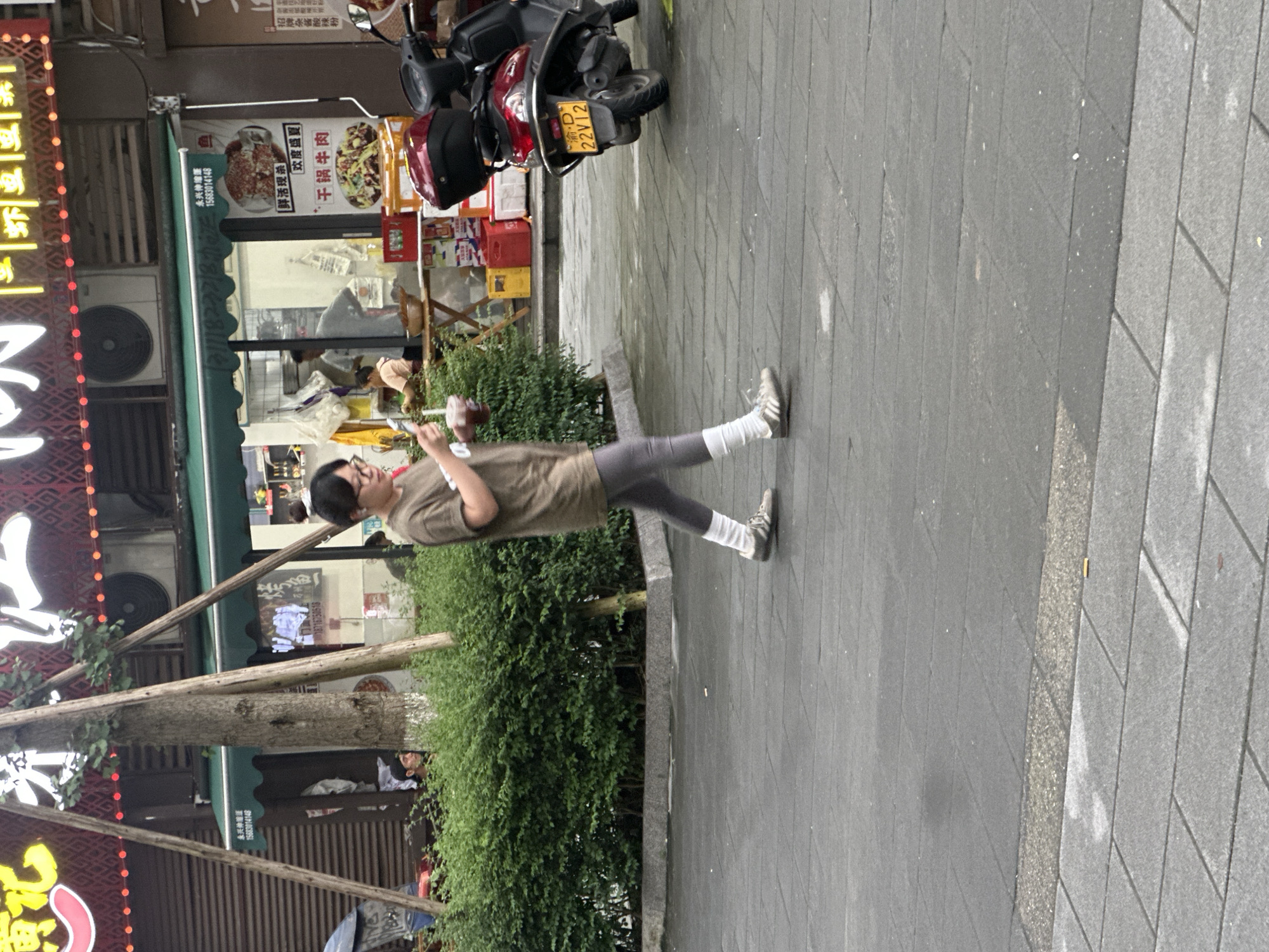 Midmorning street life in Chongqing's High-tech Zone