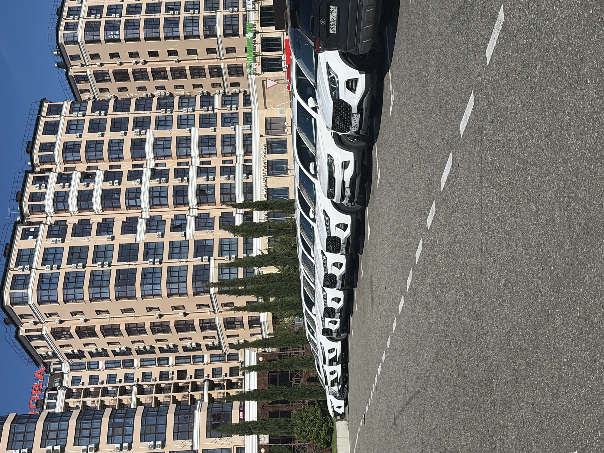 Ordinary afternoon scenes documented across Sochi including accident, shopping