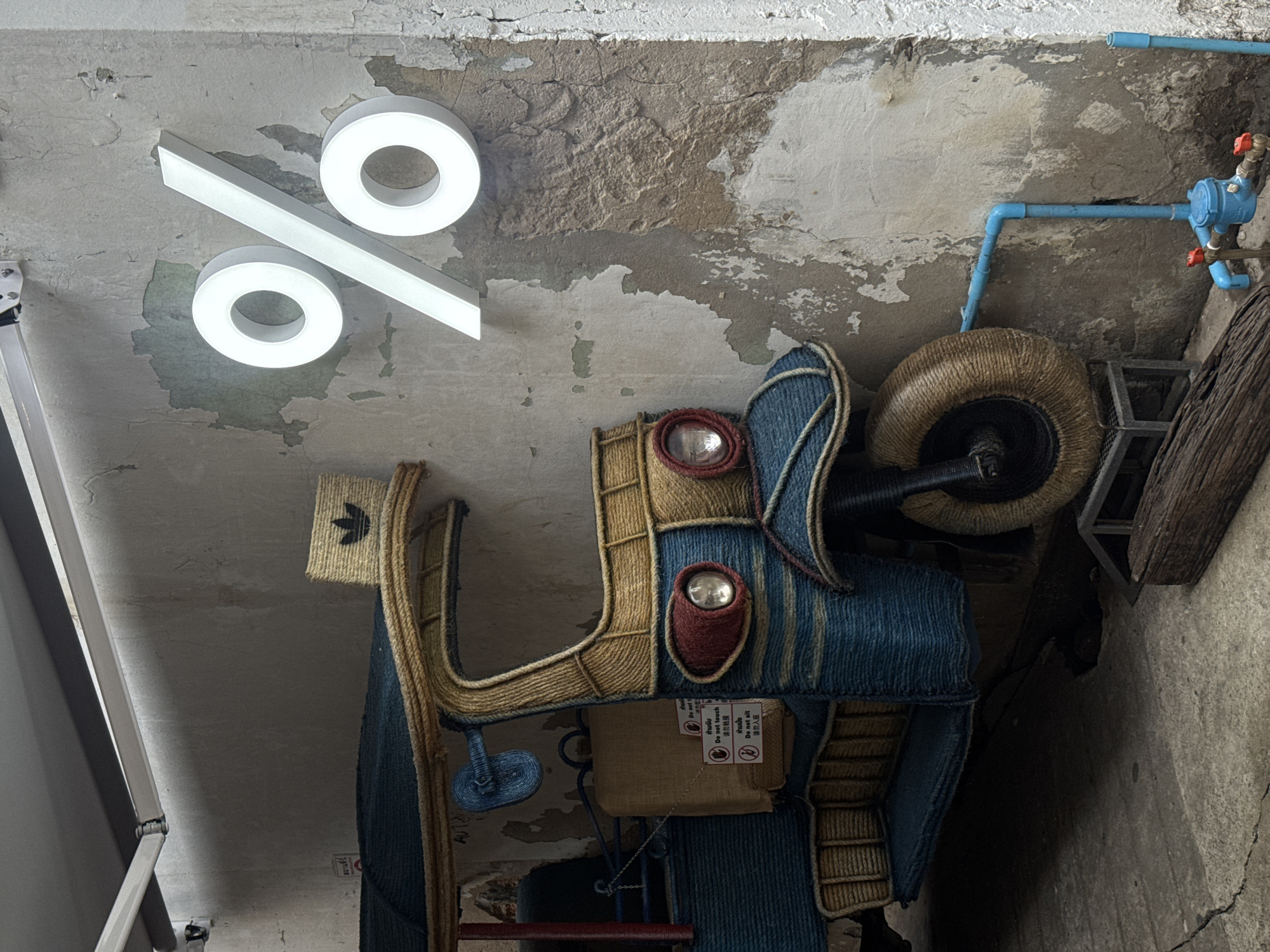 Street textures, tuk-tuks, and creative retail along Song Wat