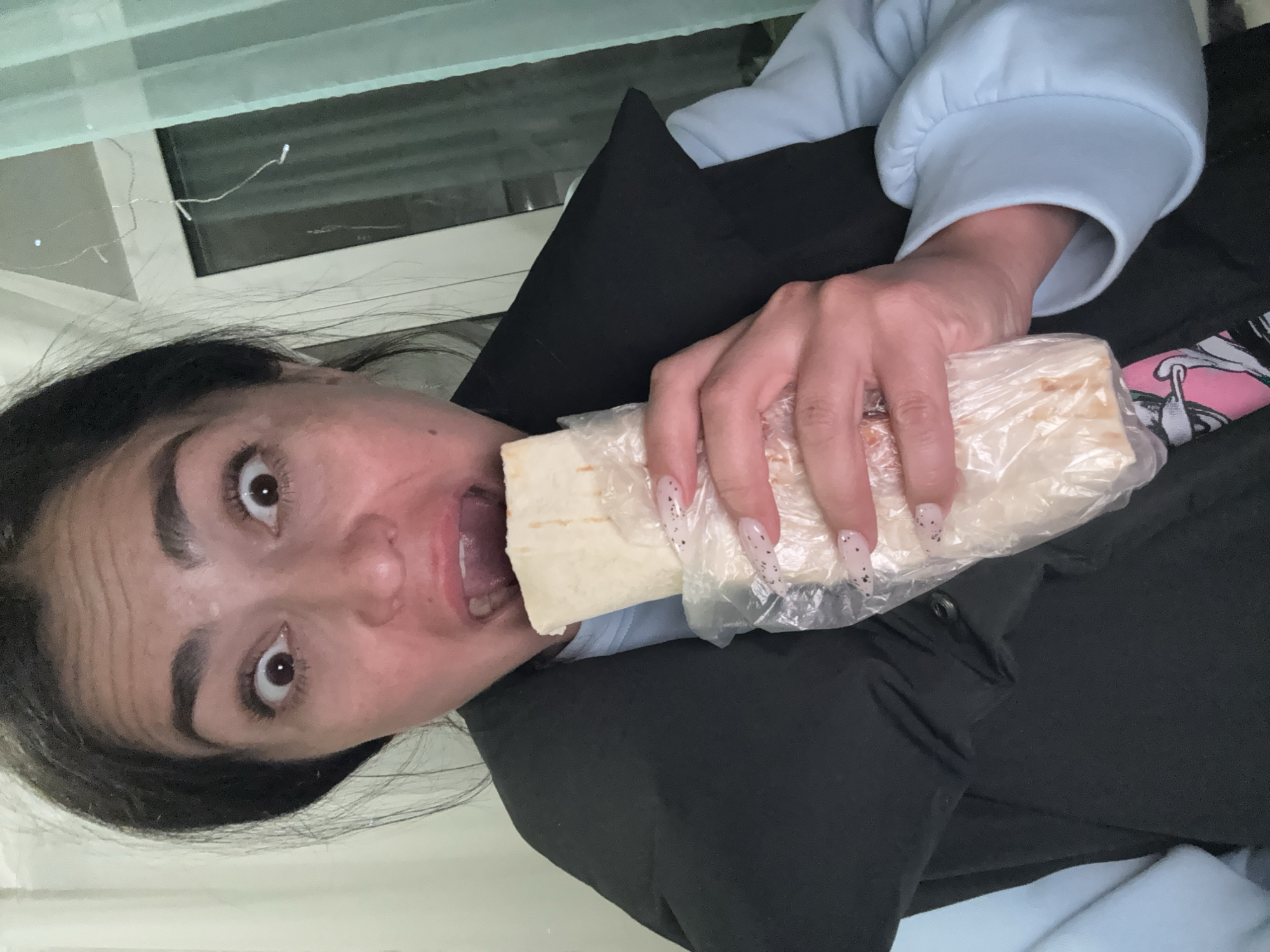 Woman photographed eating, resting in Russia evening session