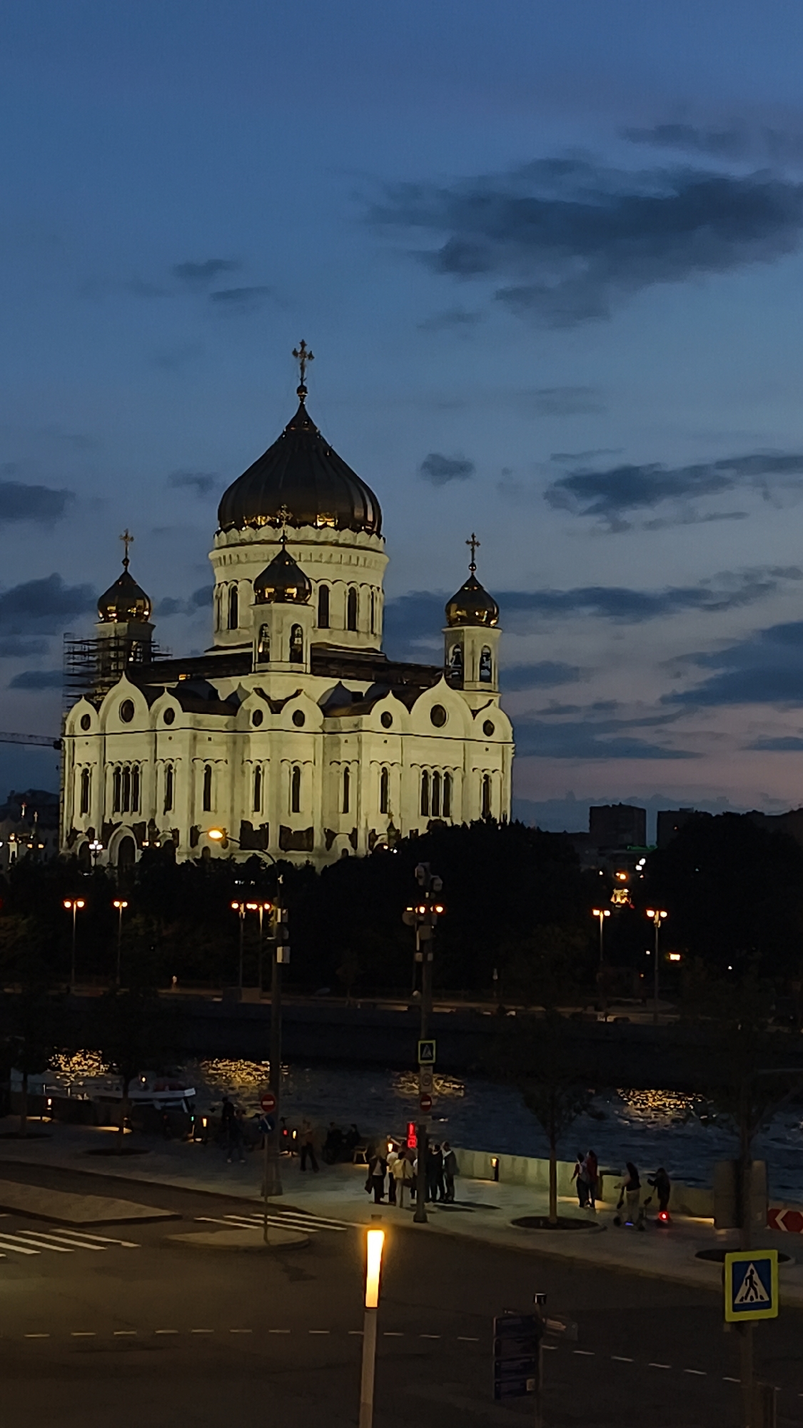 Moscow at dusk: golden domes and riverside flowers