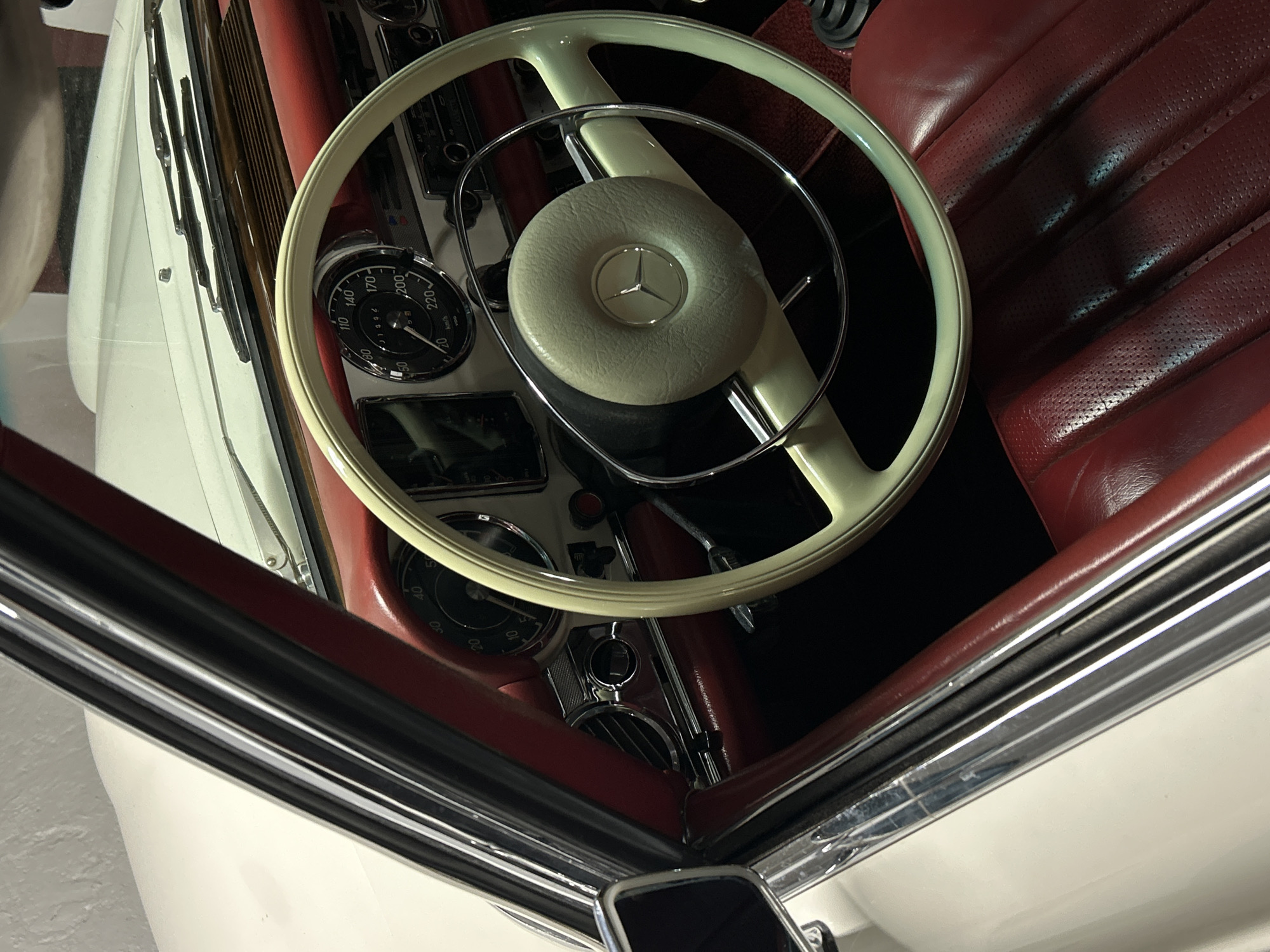 Classic Mercedes-Benz interior documented in Tlaxcalancingo, Mexico