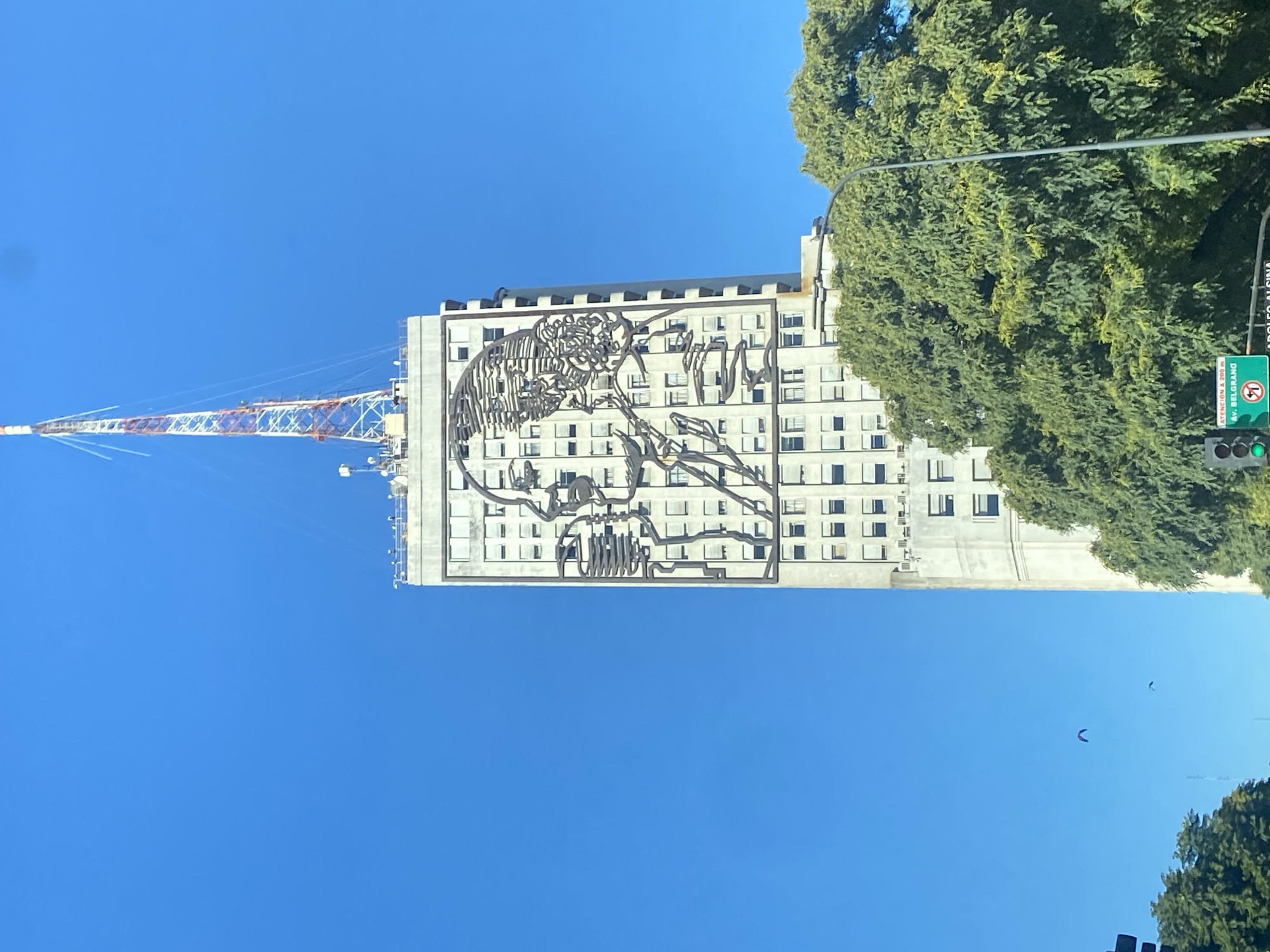 Eva Perón sculpture observed on Buenos Aires ministry building
