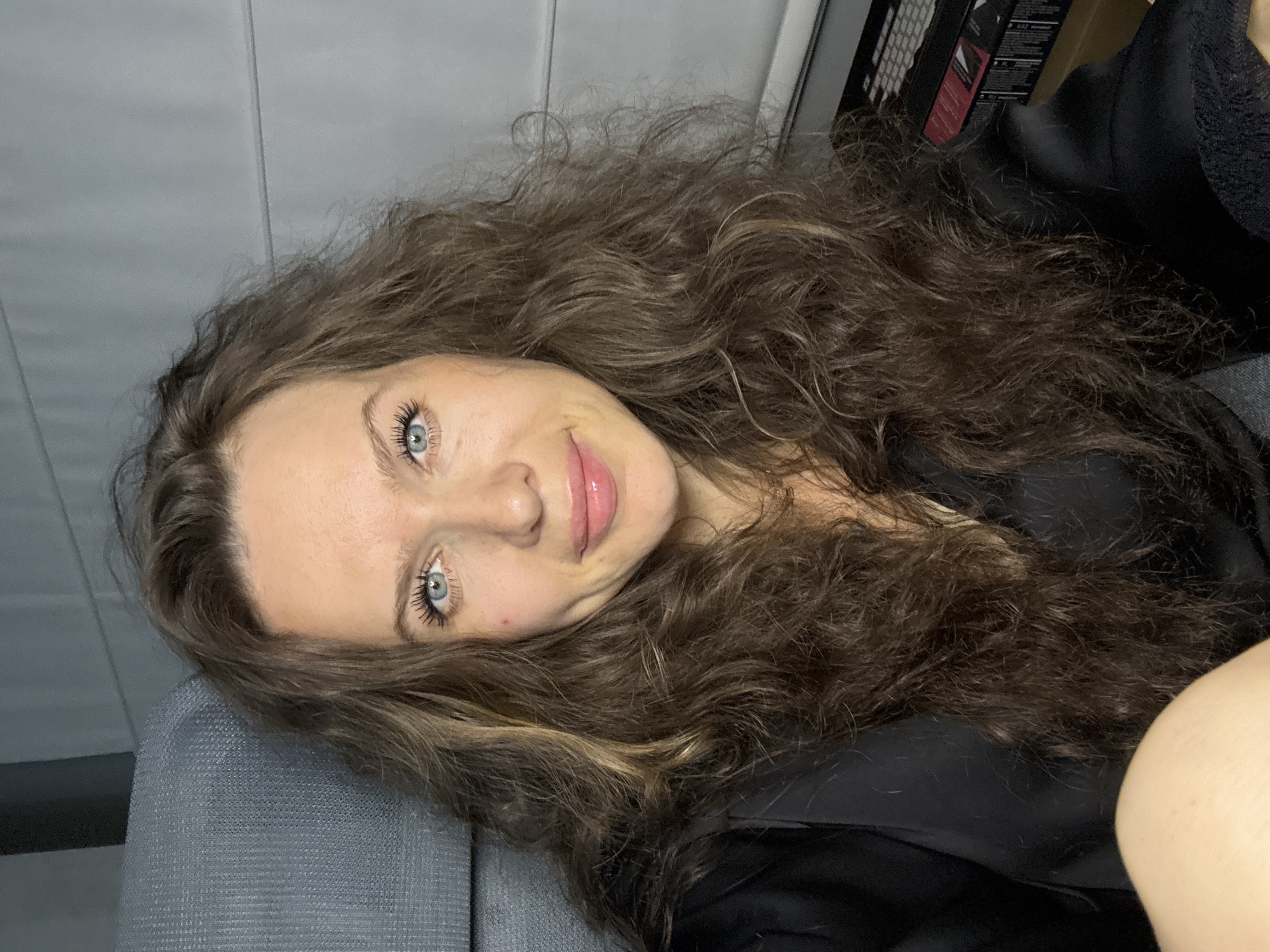 Woman recorded in multiple indoor settings over 30-minute period