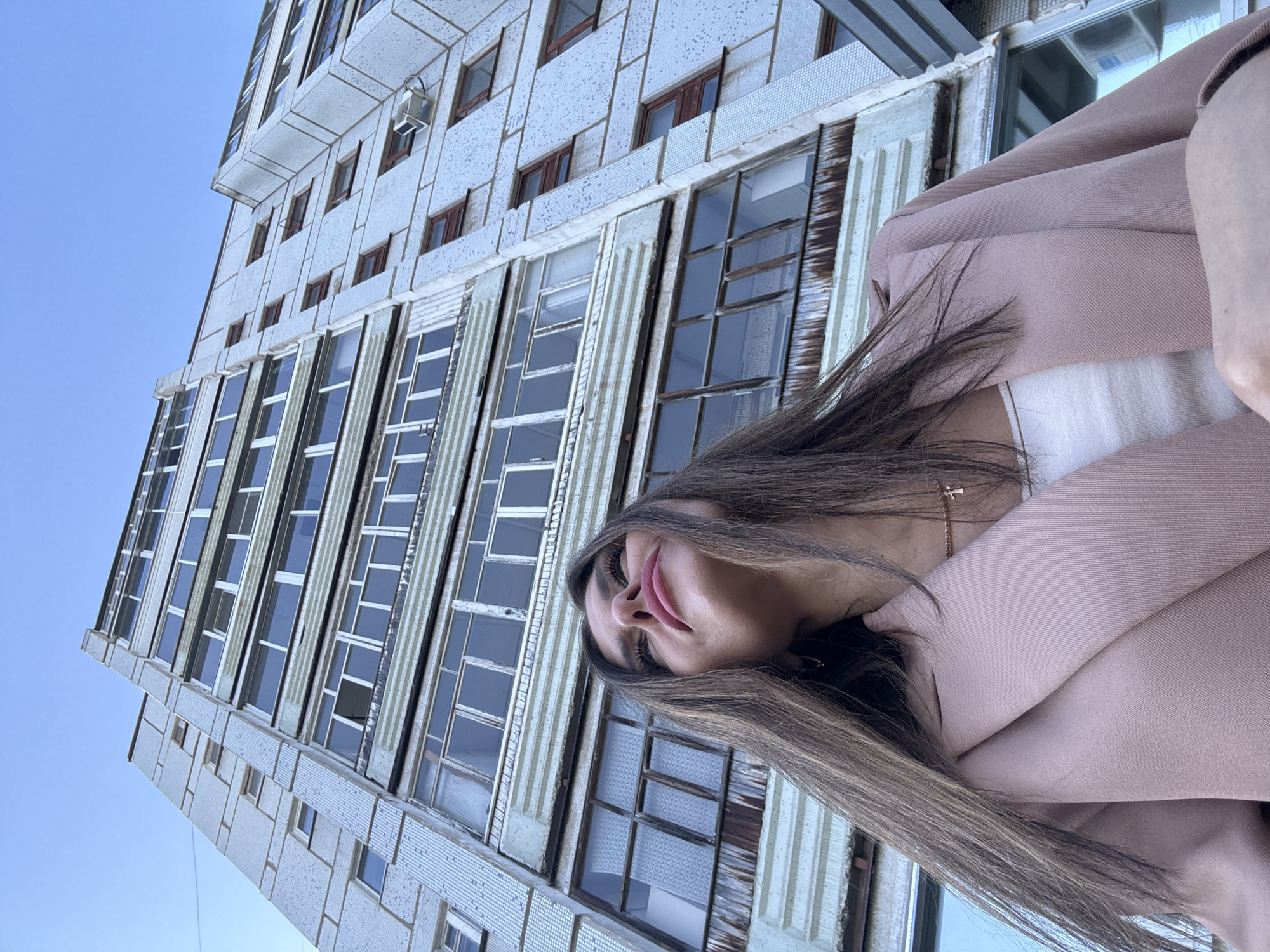 Woman documents early morning routine through 30 photos in Chaikovsky