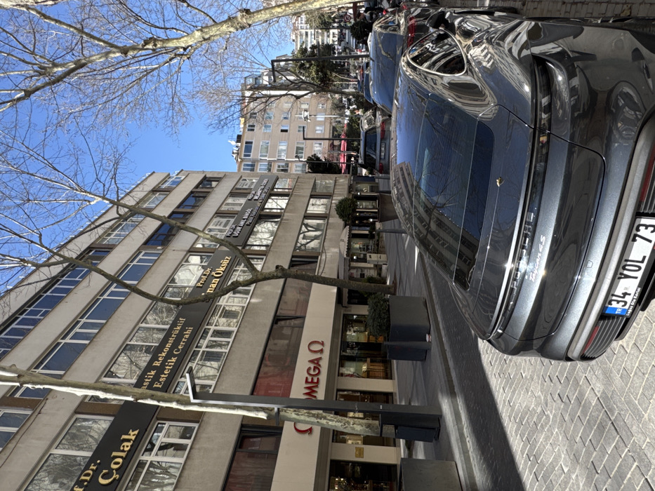 Morning street scenes documented in Istanbul's Şişli shopping district