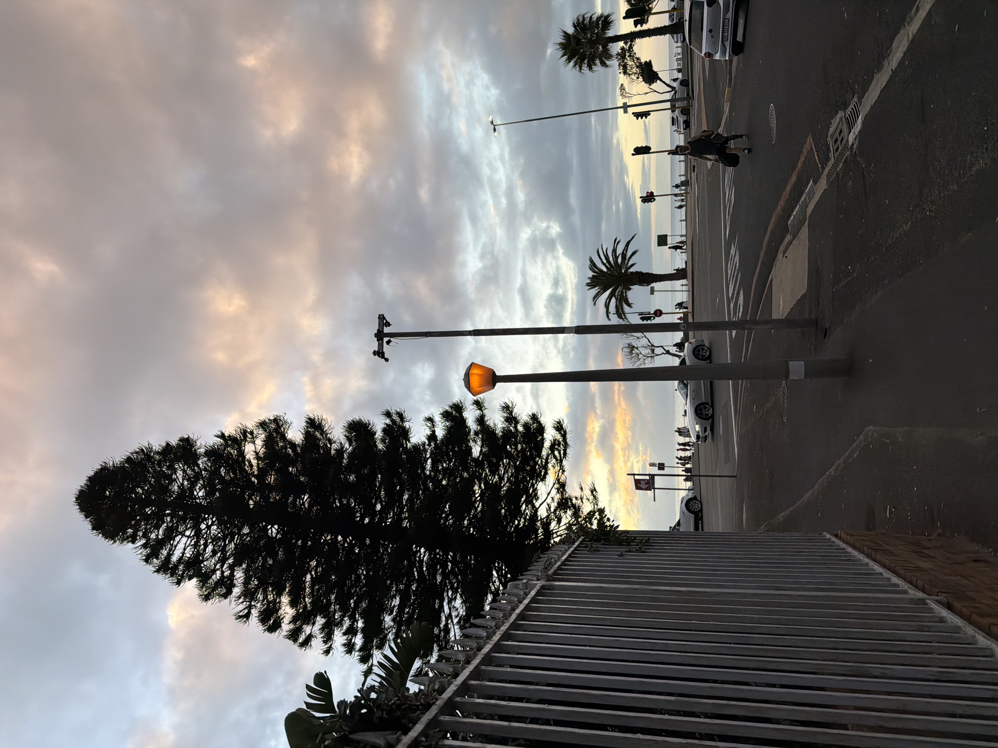 Cape Town evening street scenes captured during six-minute span