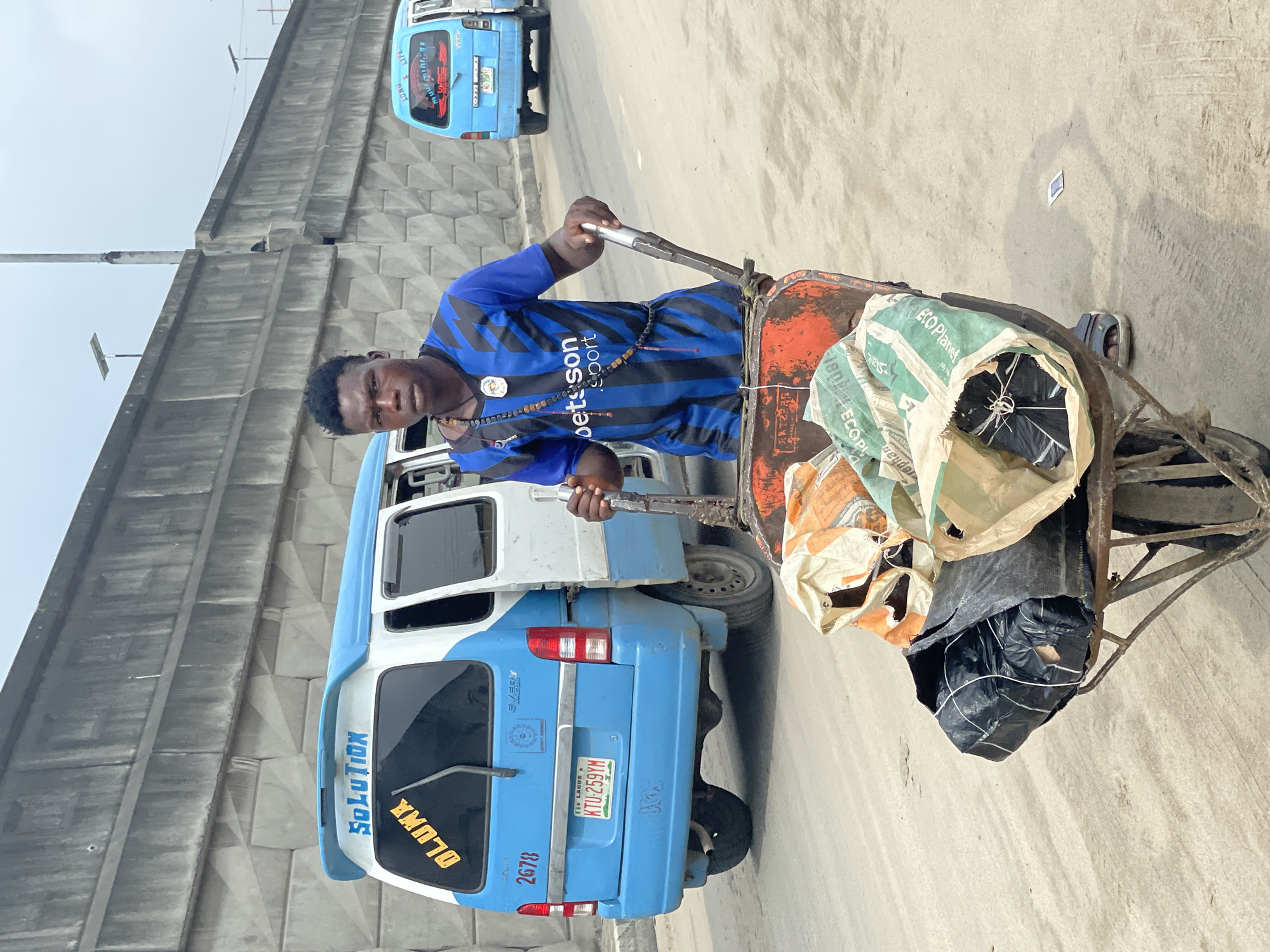 Daily life moments captured on Lekki roads