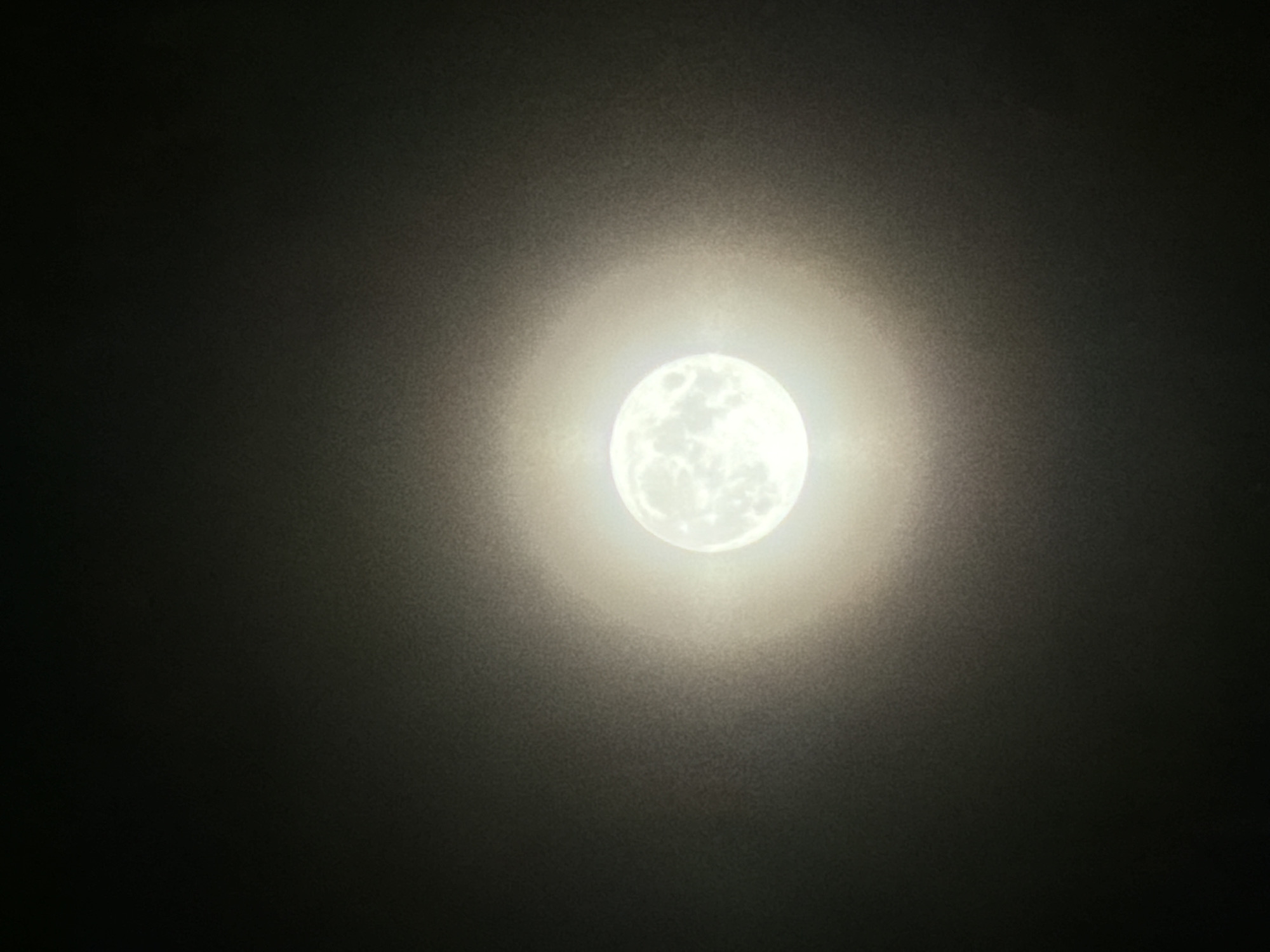Full moon observed by witnesses in Markovo, Russia