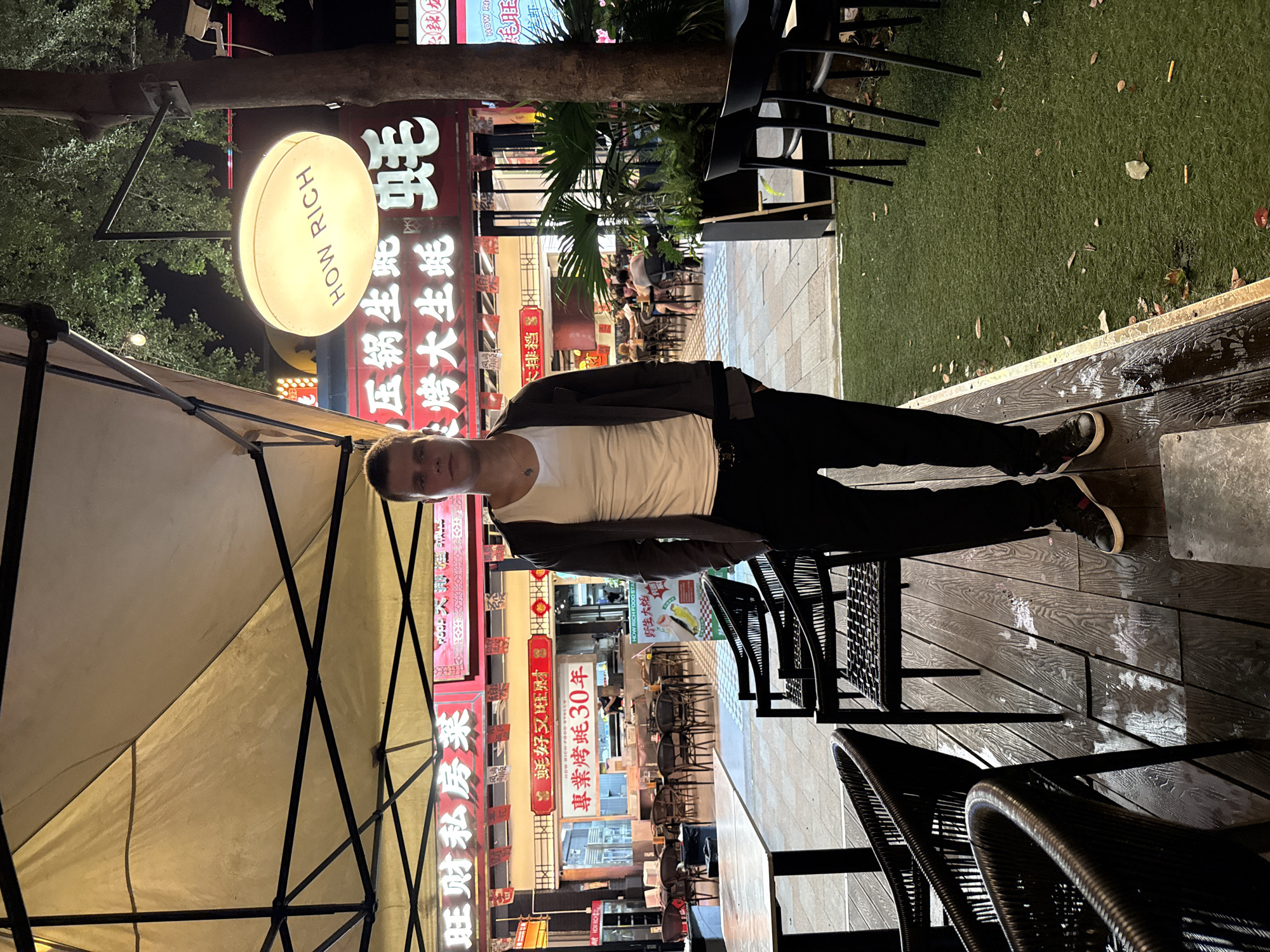 Man spotted at multiple Tianhe District locations within minutes