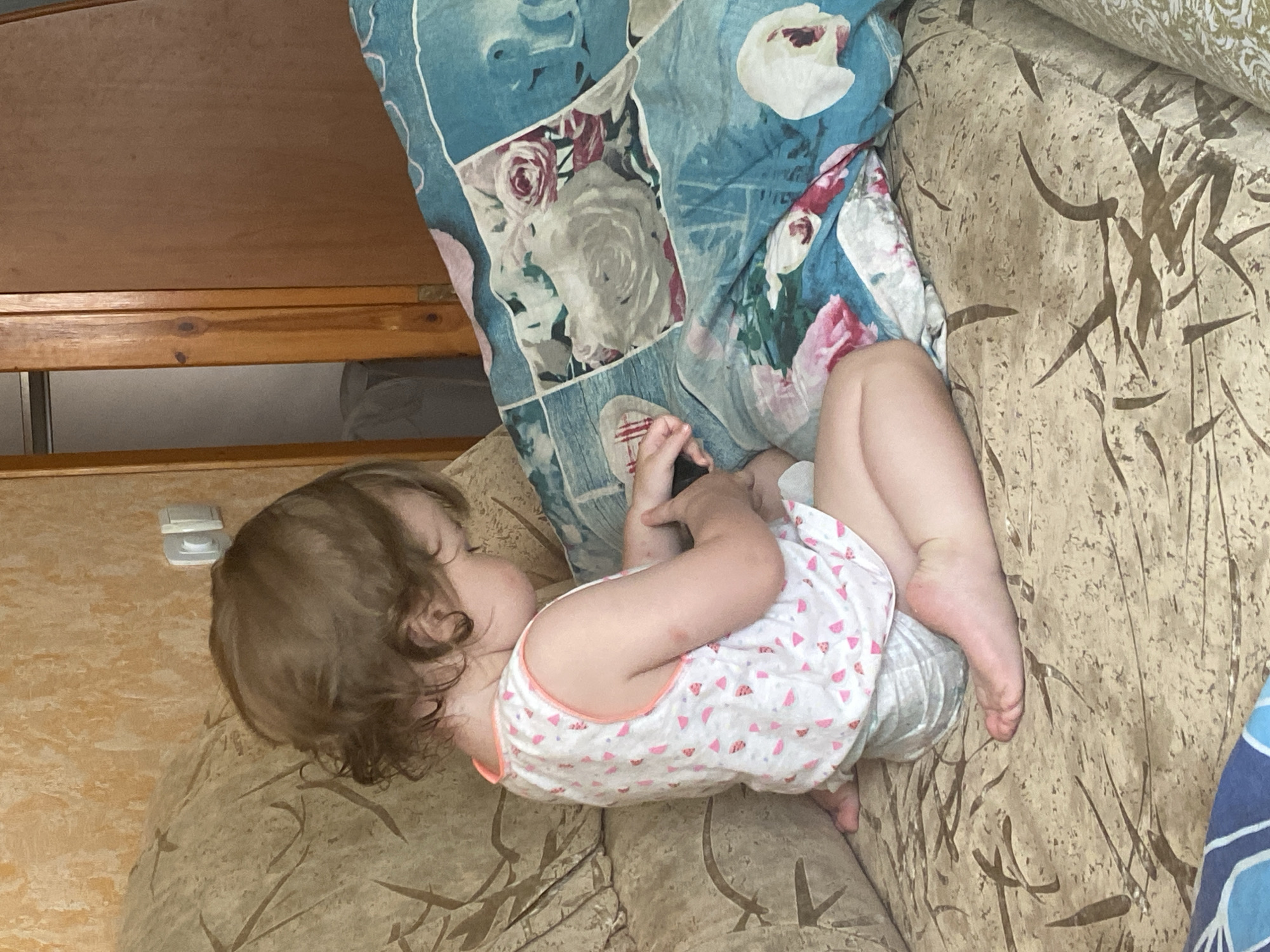 Lazy morning at home with a toddler, selfies, and a cat