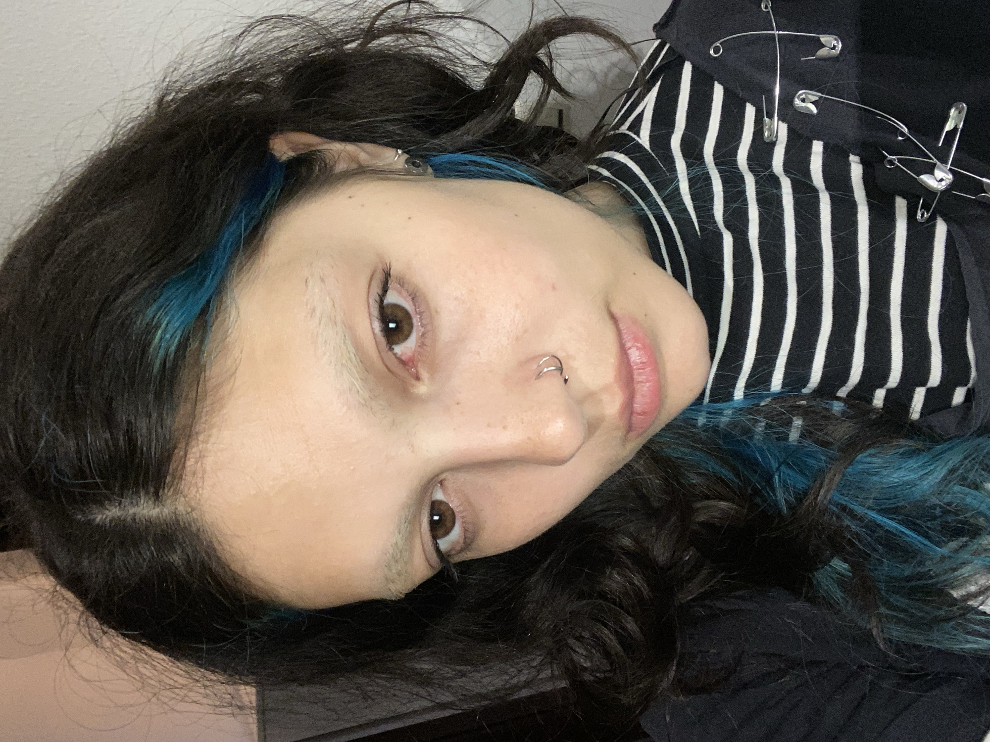 Portrait photos captured in Gijón show person with blue-streaked hair