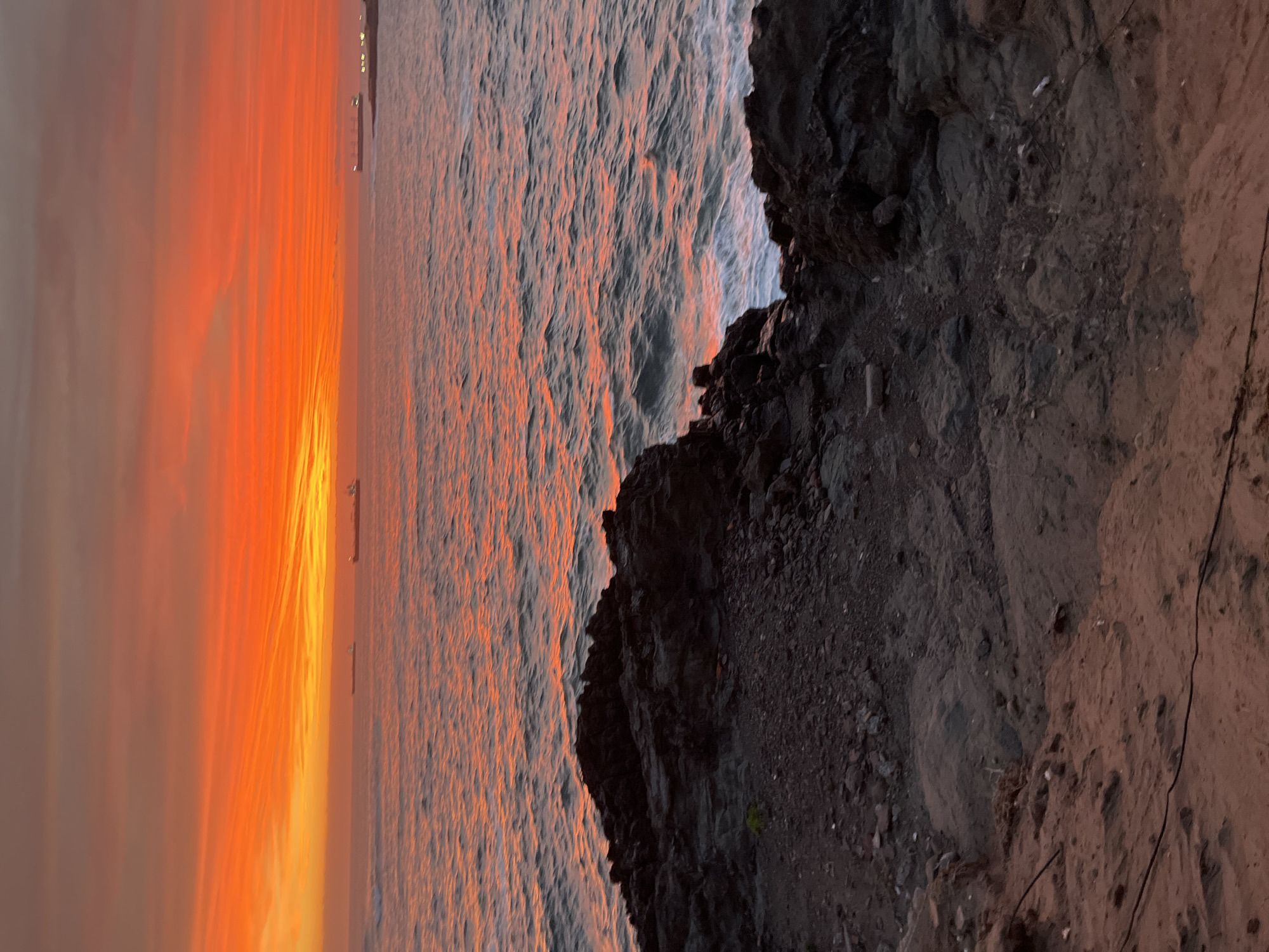 Dramatic Pacific sunset captivates diners in Arica, Chile