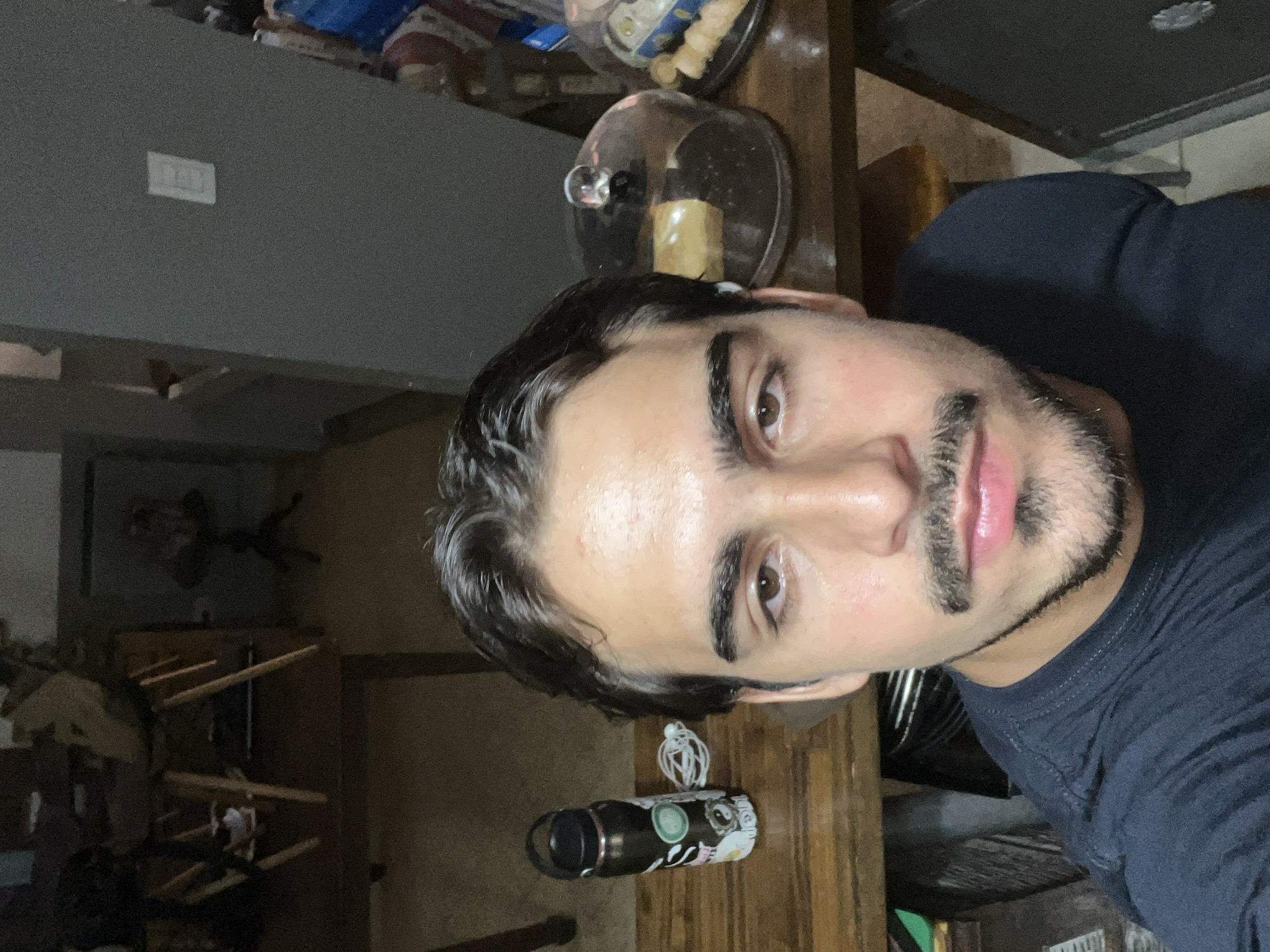 Man documents home cooking and dining in Avellaneda