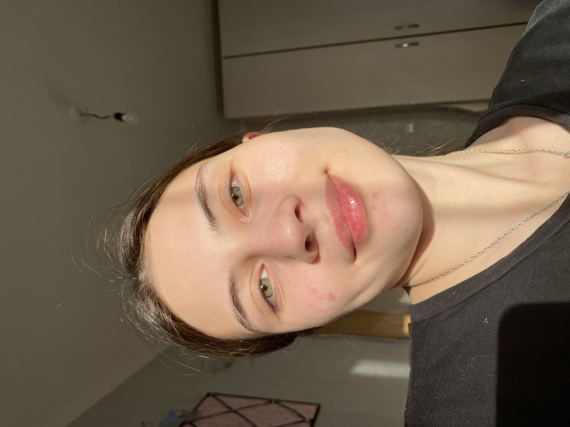 Woman documents selfies and cats during afternoon in Votkinsk