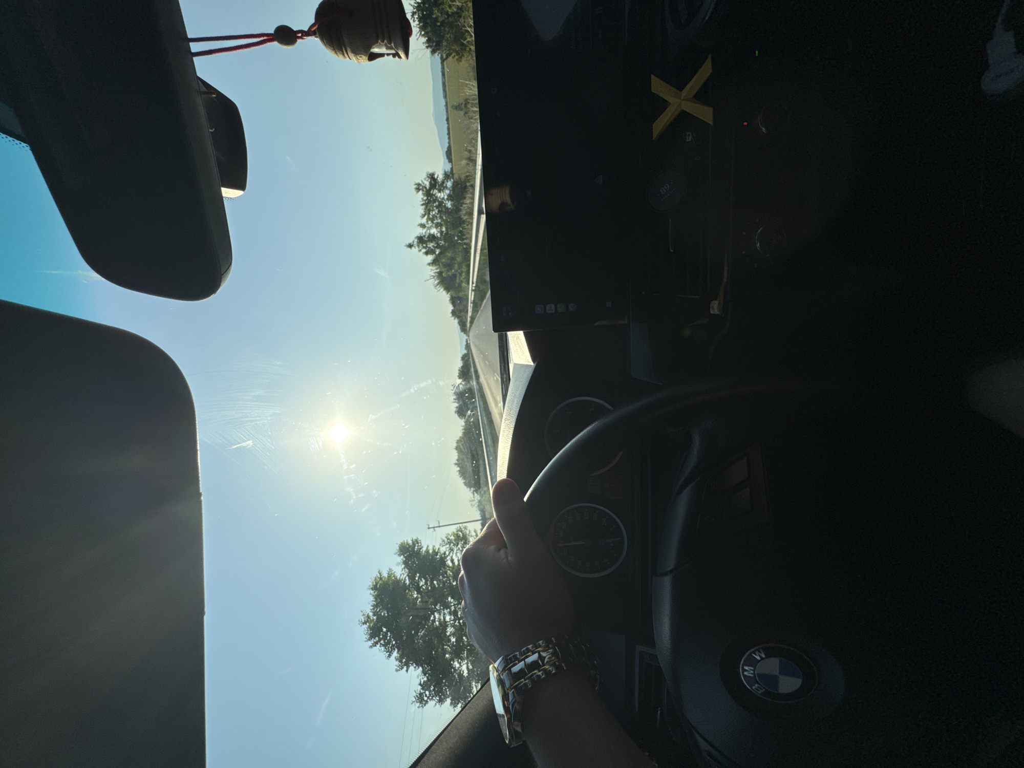 Driver captures sunny afternoon journey through Mogila, Bulgaria