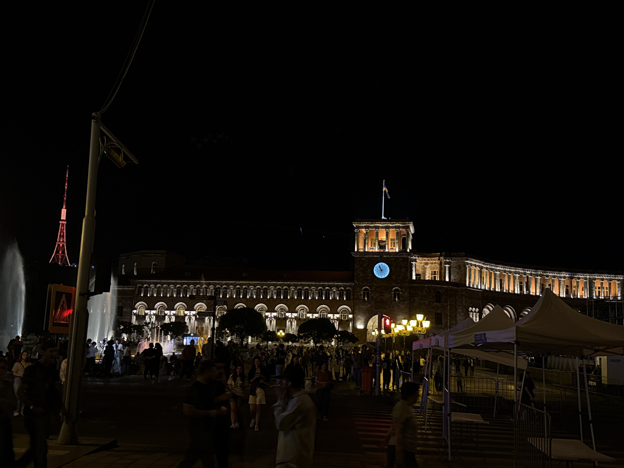 Armenian flag drone show draws crowds to Yerevan square