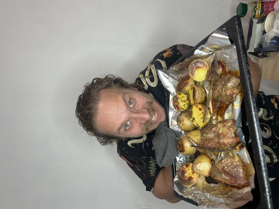 Man documents cooking and dog companionship in Saint Petersburg apartment