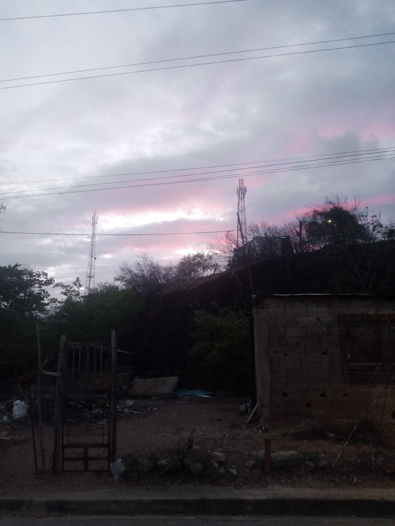 Evening life documented across Venezuelan towns during twilight hours