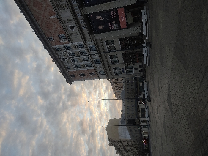 Early morning street scenes documented across central Moscow