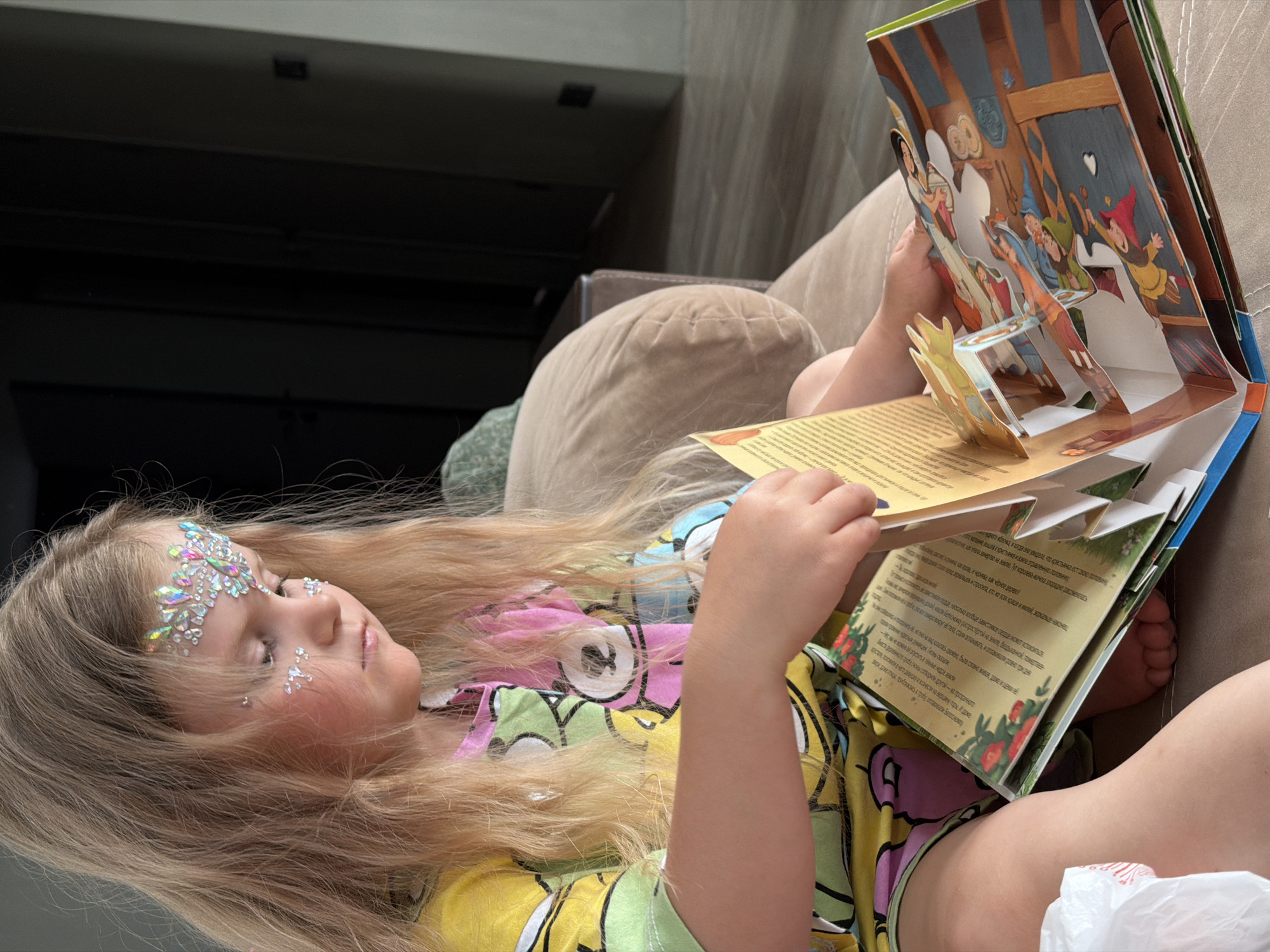 Family morning routine captured in Chaikovsky home renovation setting