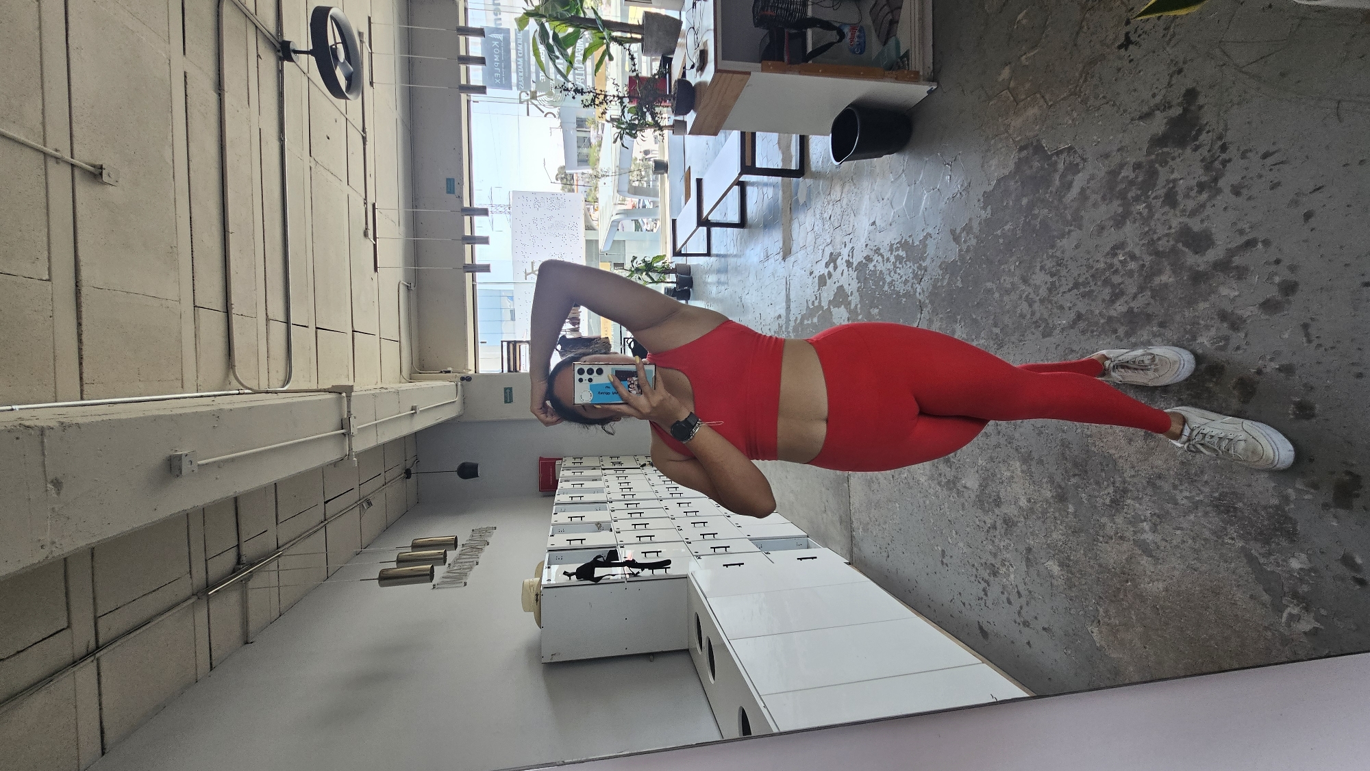 Woman documents daily moments across Puebla locations Tuesday afternoon