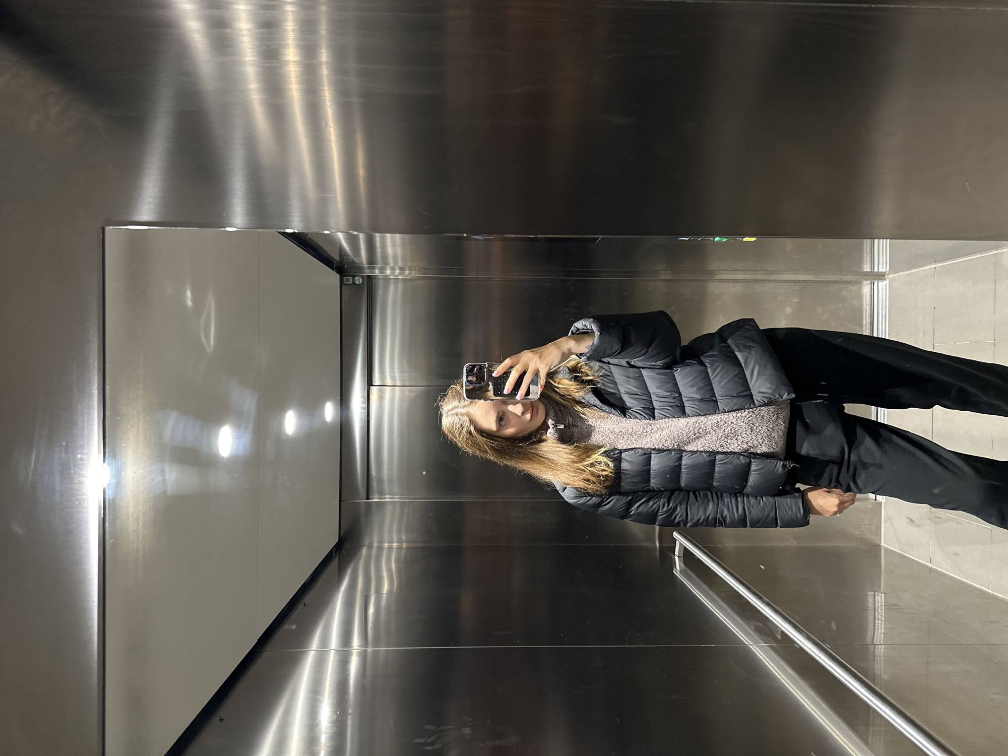 Everyday moments captured across Kiel: elevator selfie, cat, bookshelves