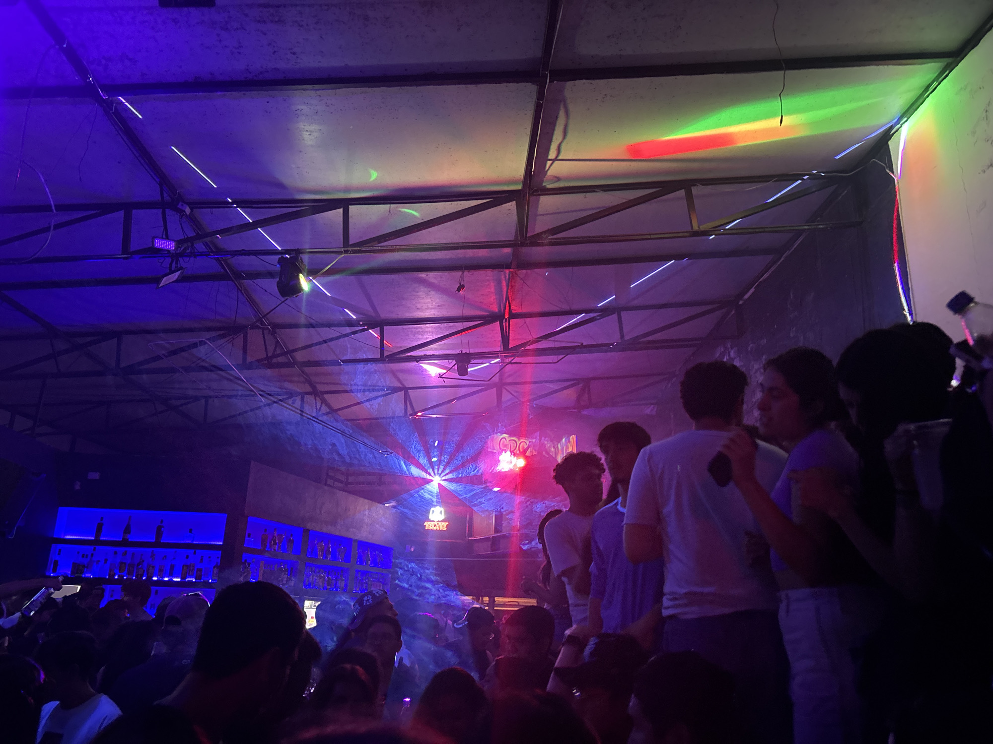 Night scene and trading activity documented in San Andrés Cholula