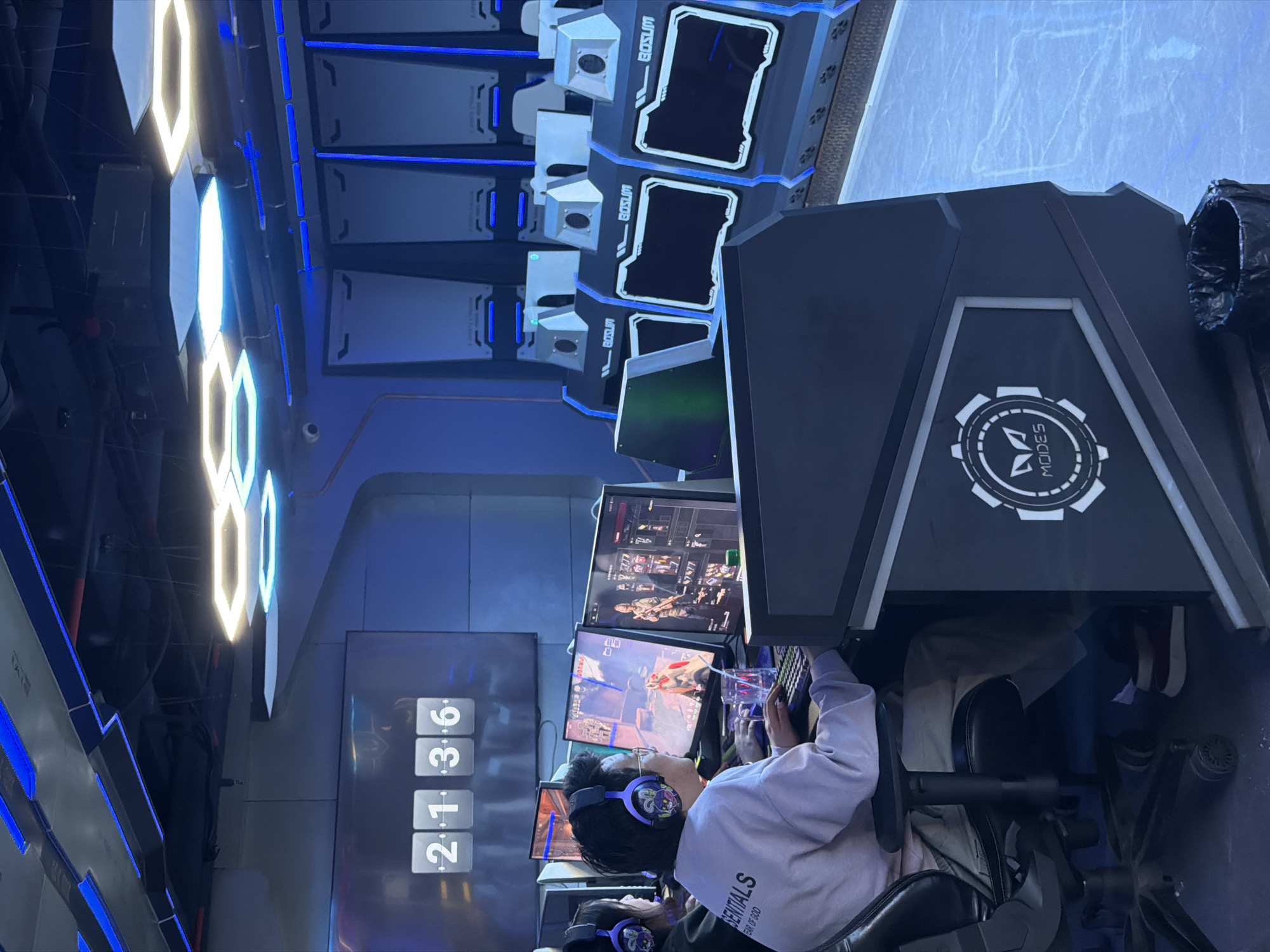 Gaming cafe and wellness center operates in Zhangjiajie