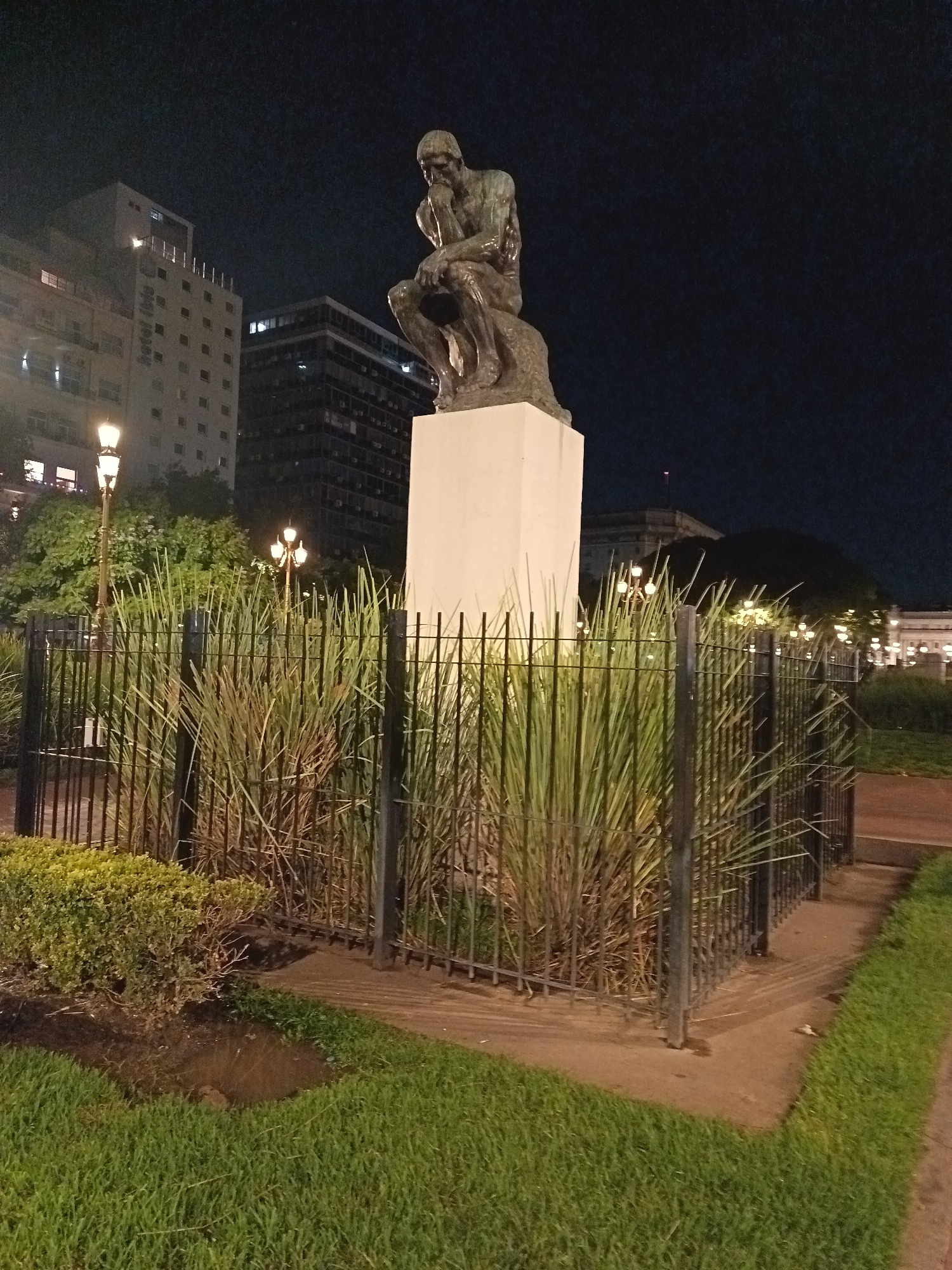 Rodin's 'The Thinker' sculpture photographed at night in Buenos Aires