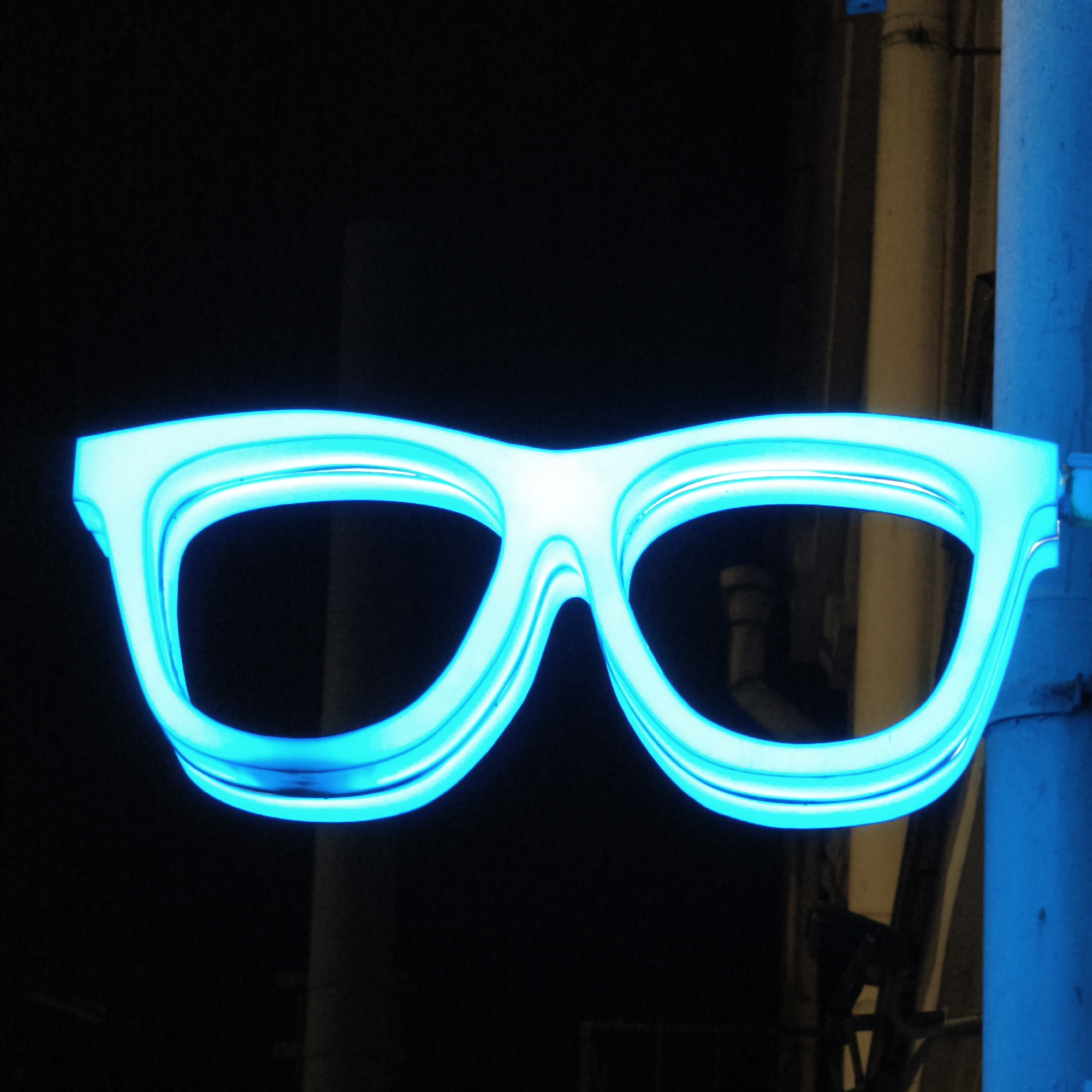 Neon eyeglasses sign glows in evening Hrodna street