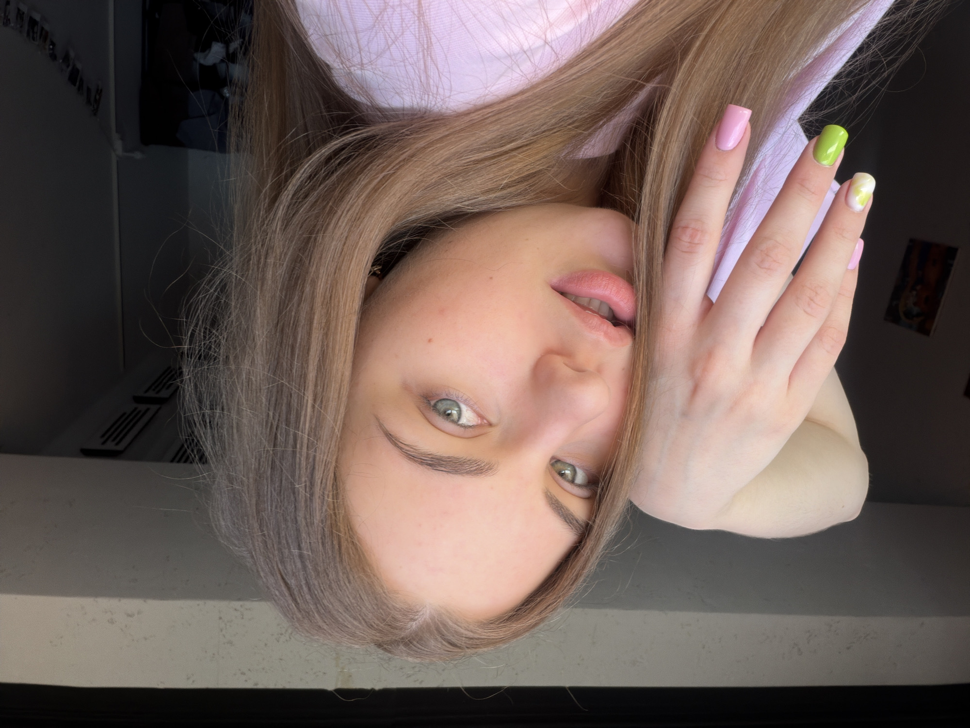 Quick selfie session in Dnipro, pink t-shirt, multiple poses