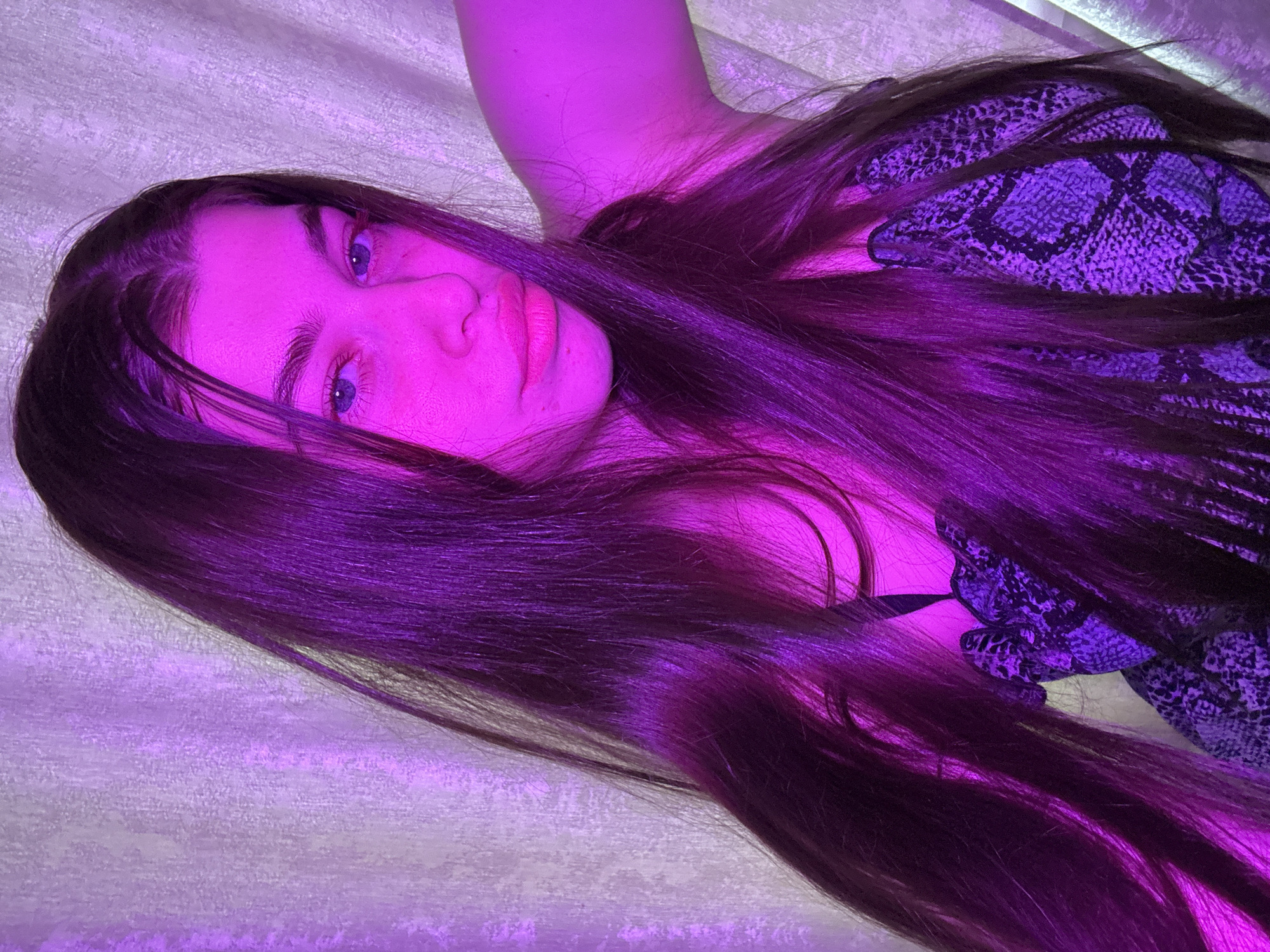 Woman in snake-print photographed under purple lighting in Мещёры