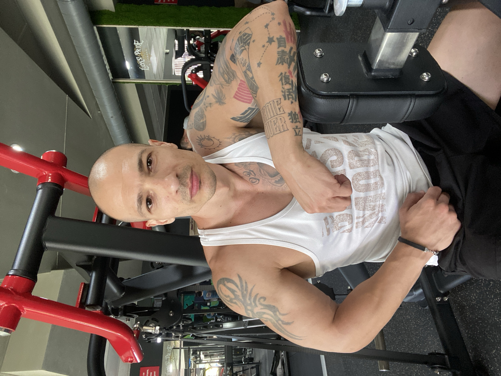 Gym workout and outdoor dining captured in Pleven, Bulgaria