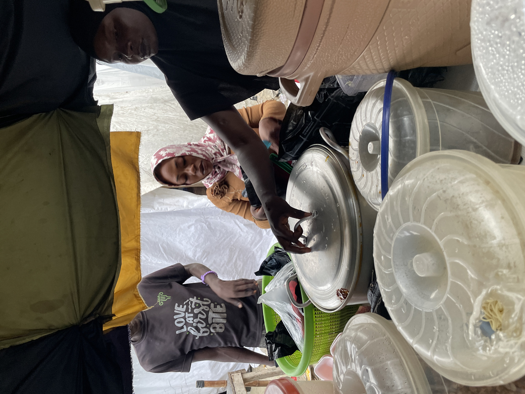 Street food, construction, and everyday life in Ilado
