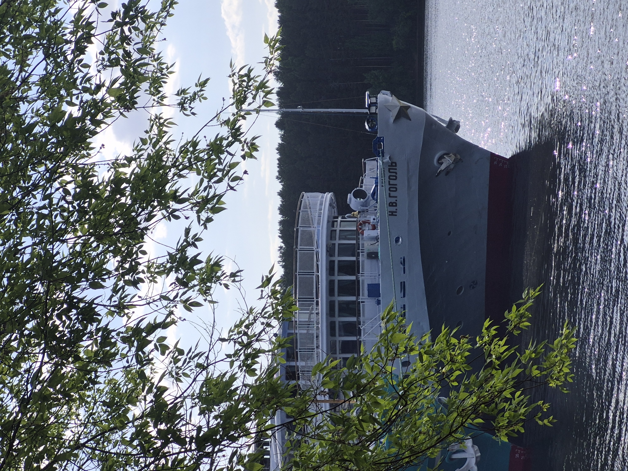 Russian river cruise ships dock amid market activity
