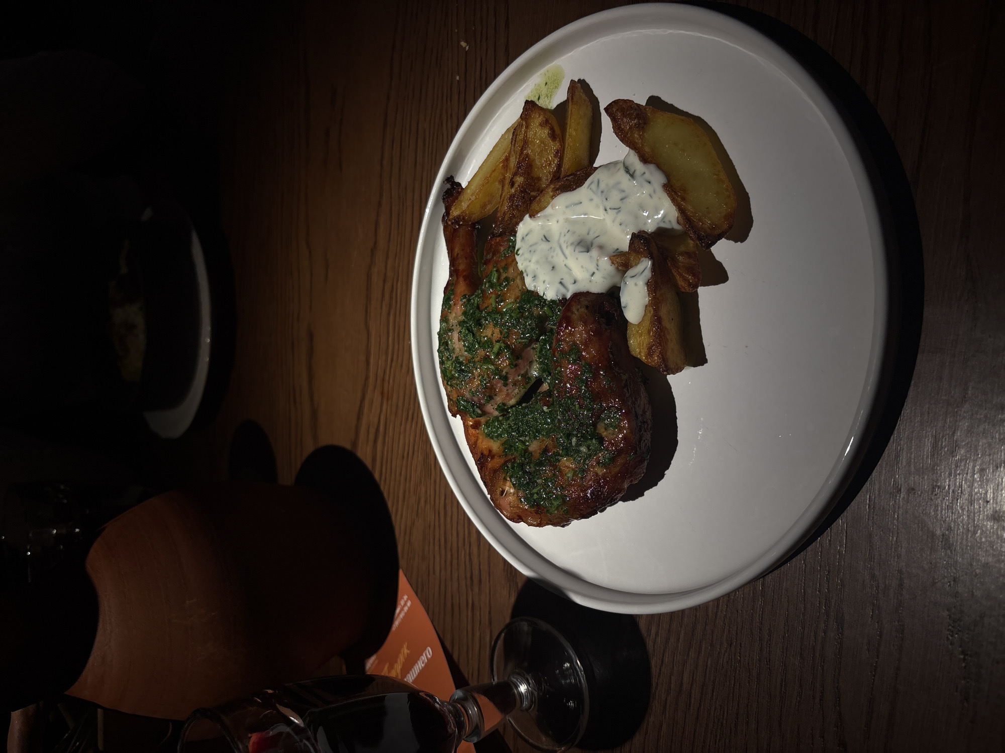 Dinner service documented at Saint Petersburg restaurant