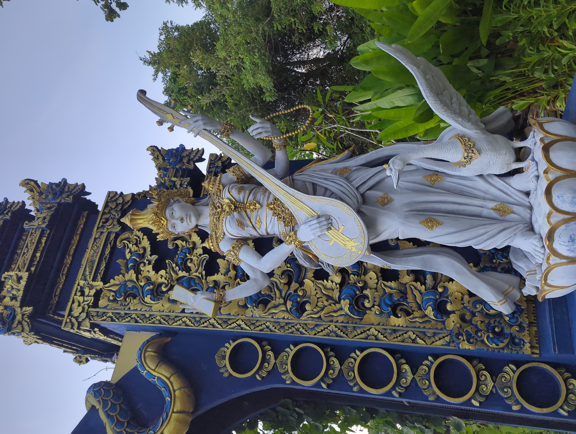 Hindu religious sculptures and decorated structures documented in Kediri