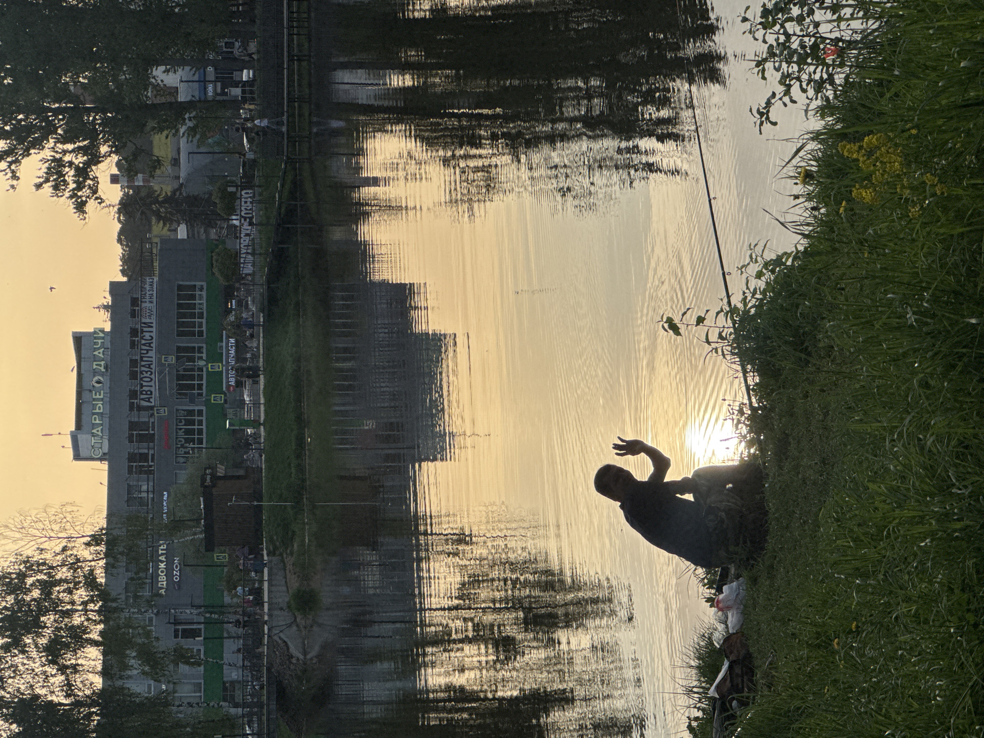 Afternoon leisure activities observed around Malakhovka waterside area