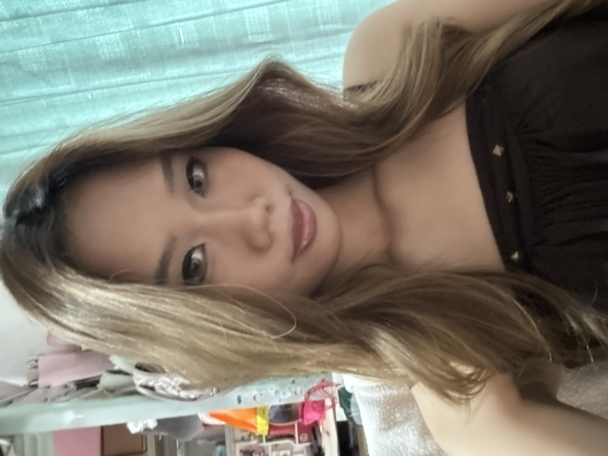 Woman takes morning selfies in Nan'an District apartment