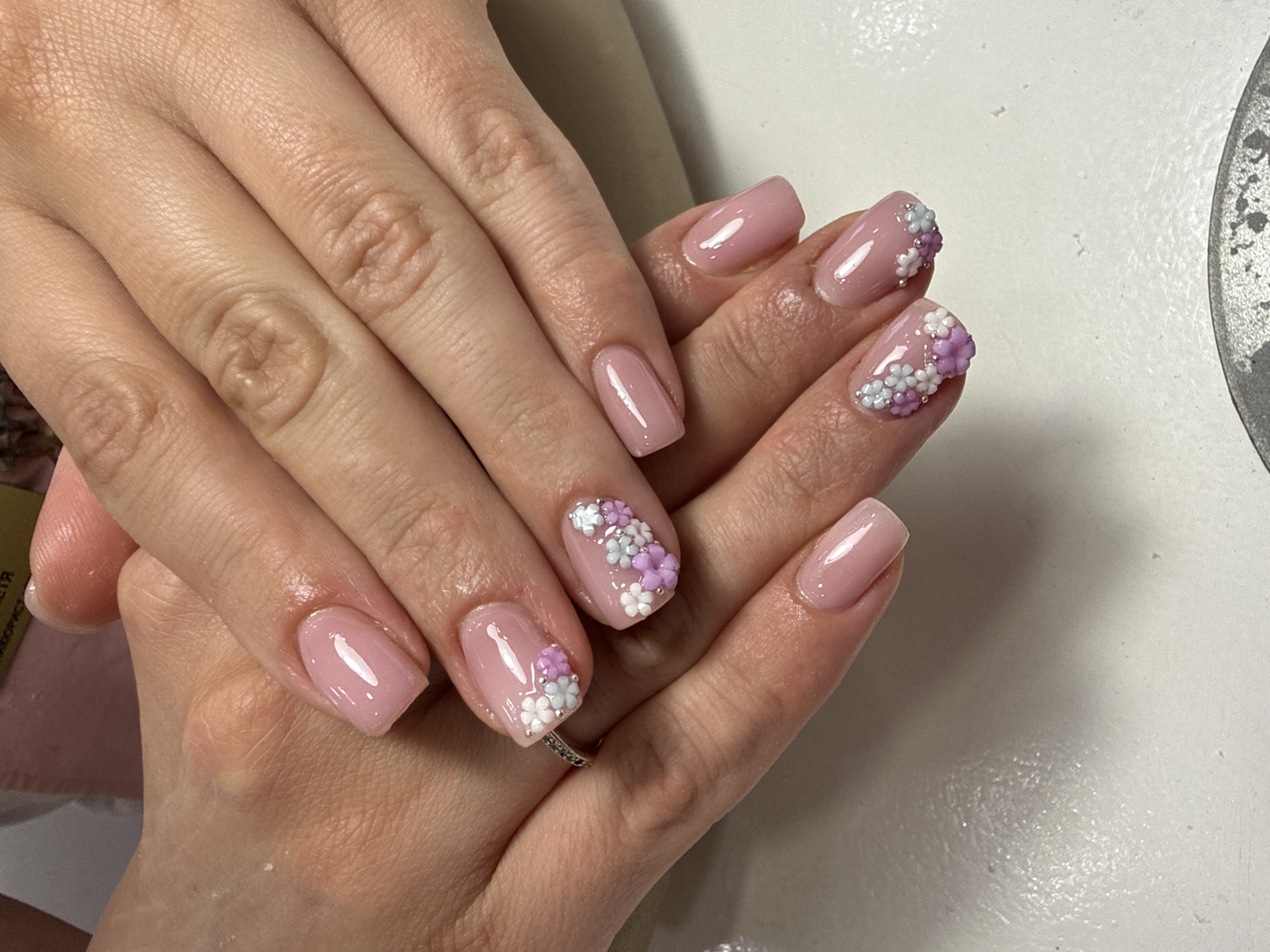 Sofia resident documents afternoon of shopping, dining, nail salon visit