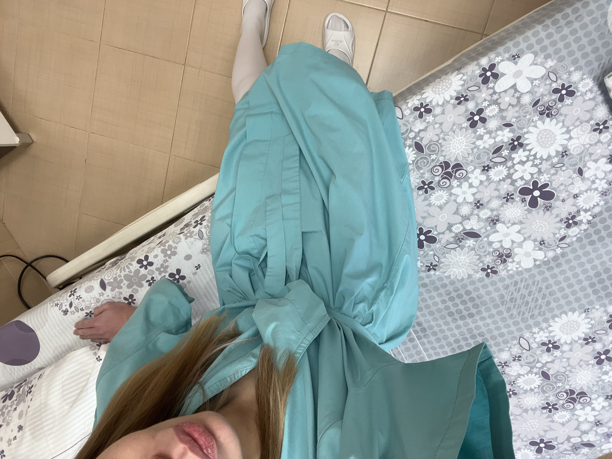 Patient with bandaged arm observed at Krasnoyarsk medical facility