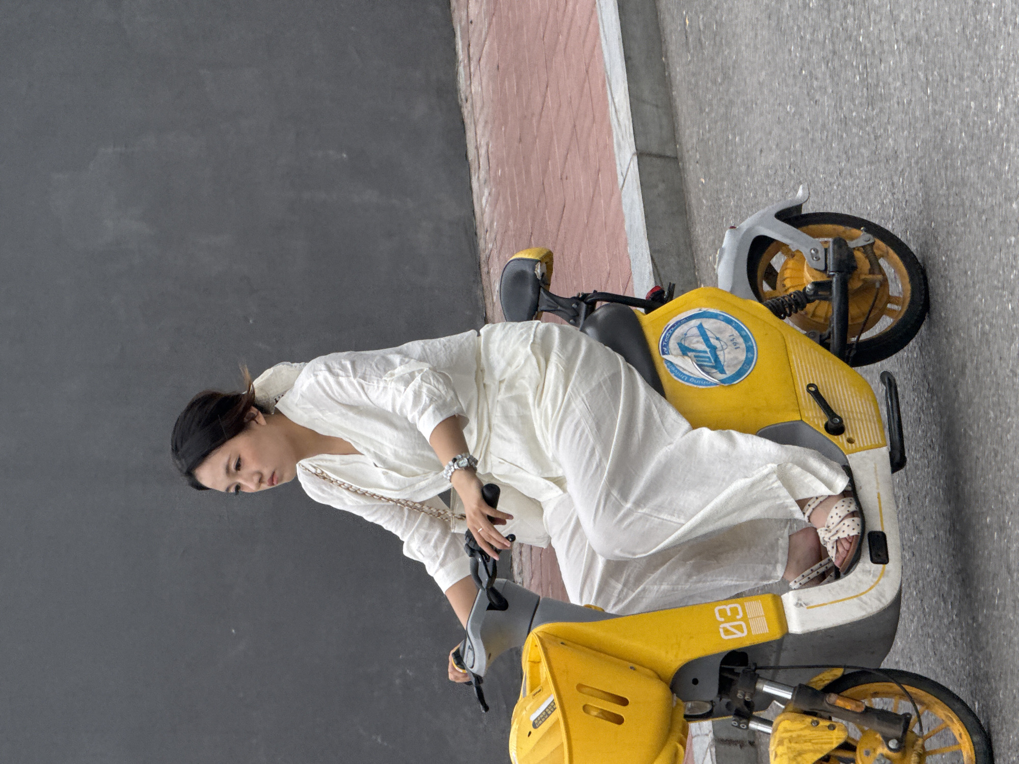 Graduation ceremony and street life documented in Zhongtun, China