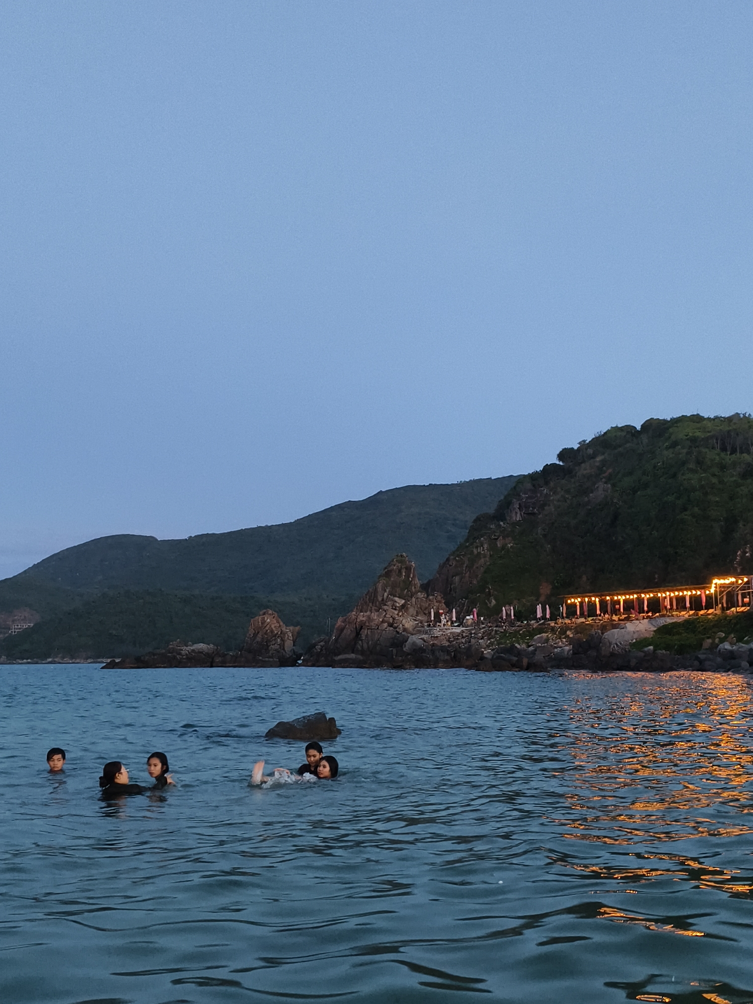Families enjoy evening swim at Vĩnh Lương beach, Vietnam