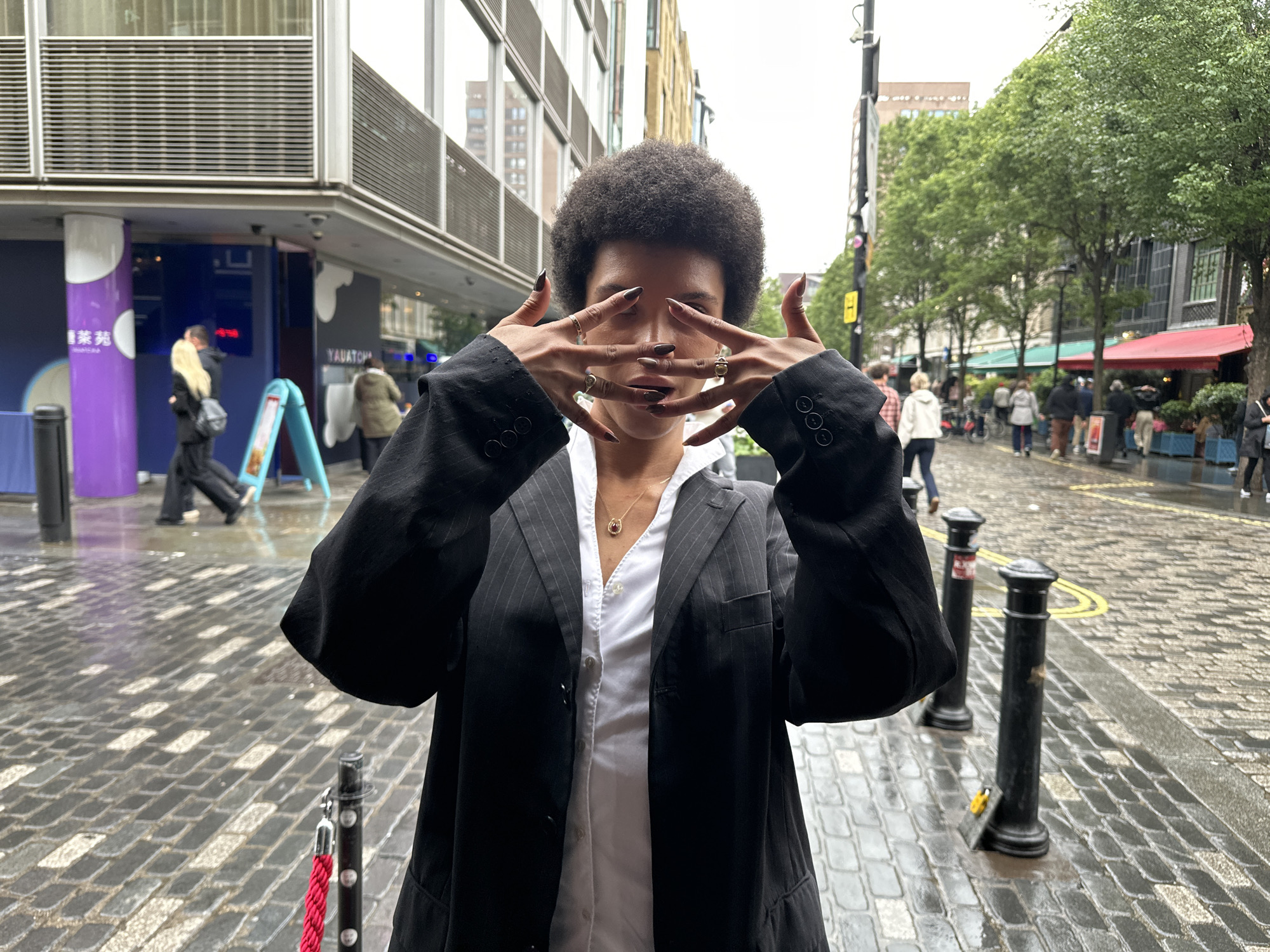 Witness captures rainy afternoon scenes across London's West End