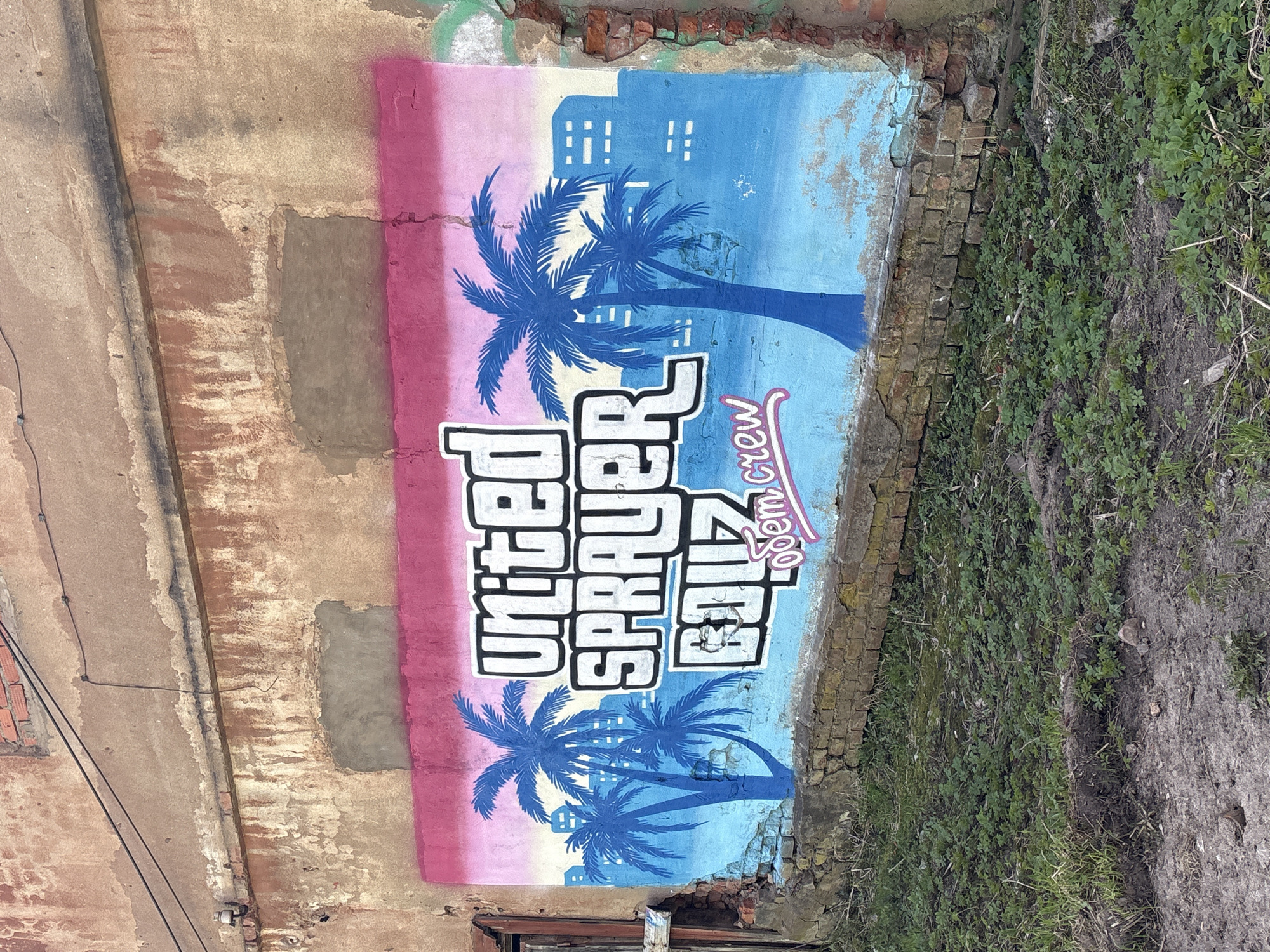 Gradient graffiti mural spotted on weathered wall in Vysokovsk