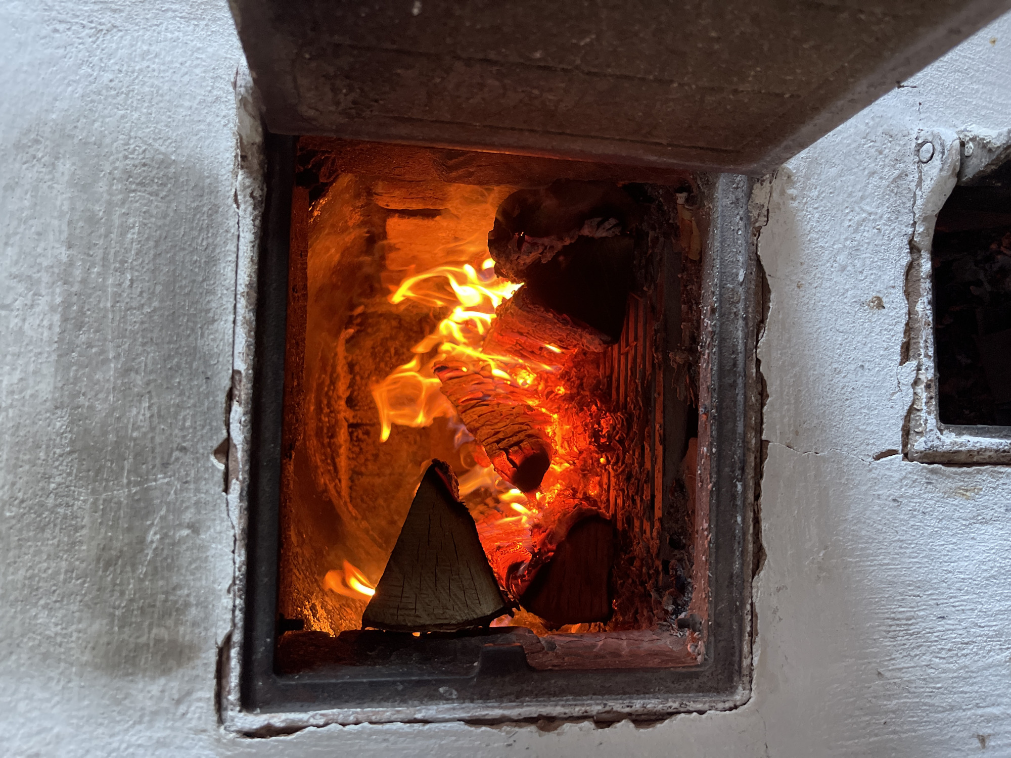 Traditional bread baking documented in Russian village oven