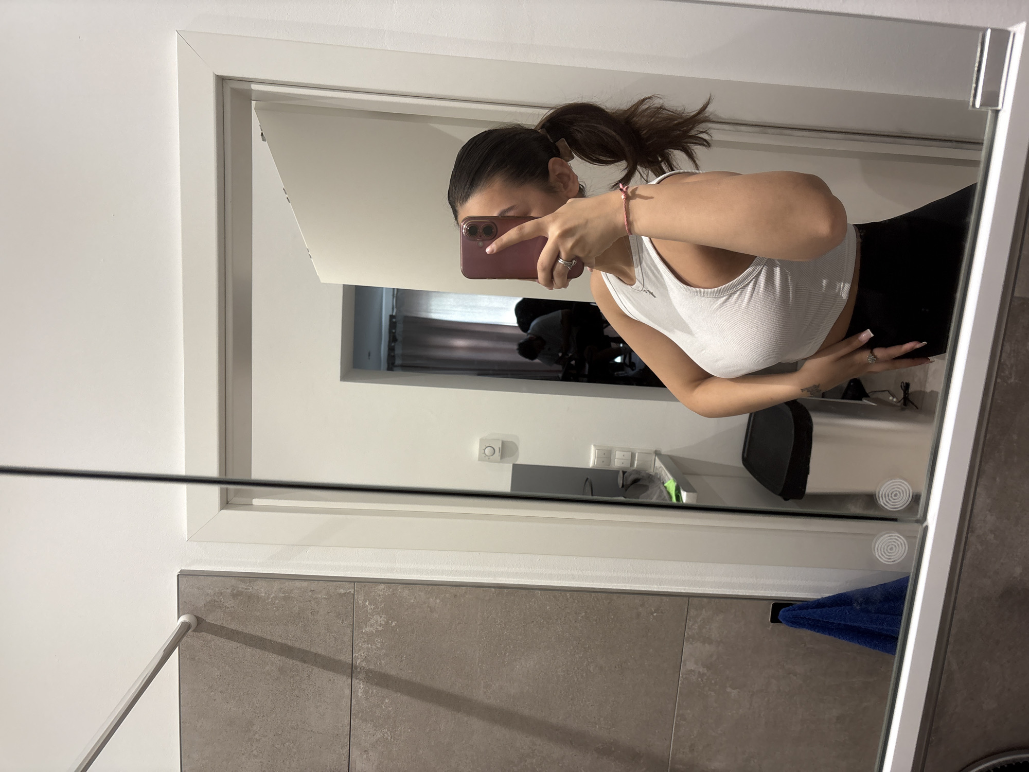 Woman takes bathroom selfie in Mönchengladbach