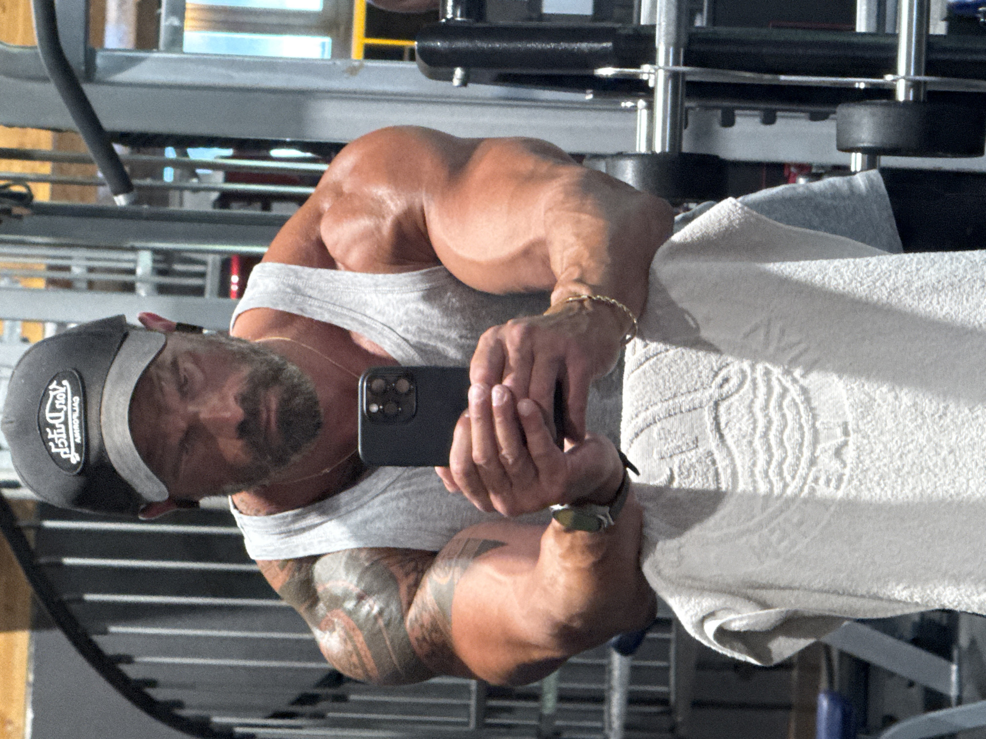 Man takes gym mirror selfies in Jemelle, Belgium