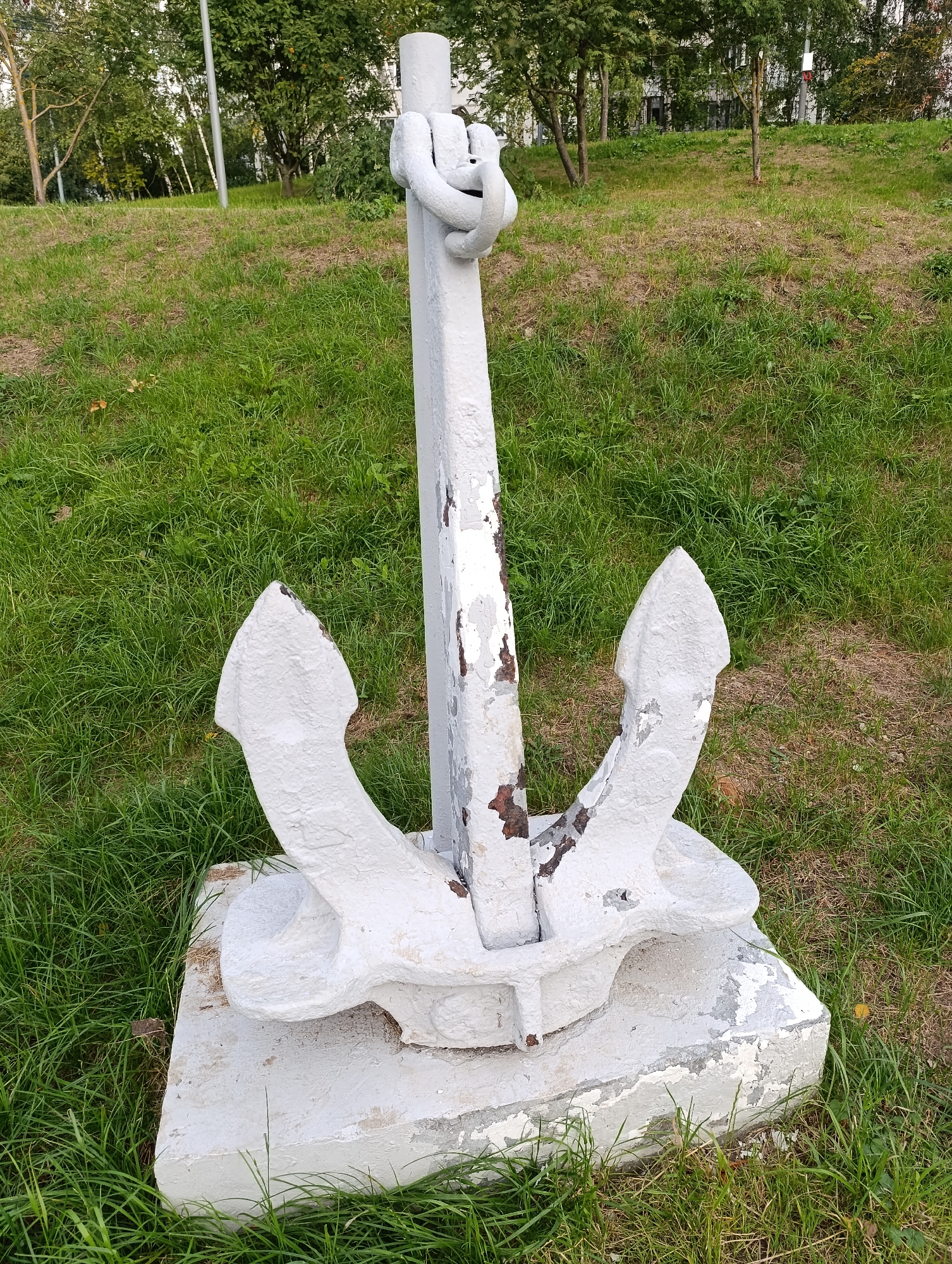 Afternoon in a Moscow park: flowers, ducks, and an old anchor